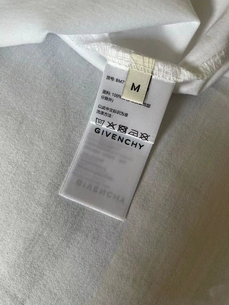 Givenchy Givenchy Short Sleeve T-Shirt Size US M / EU 48-50 / 2 - 8 Thumbnail