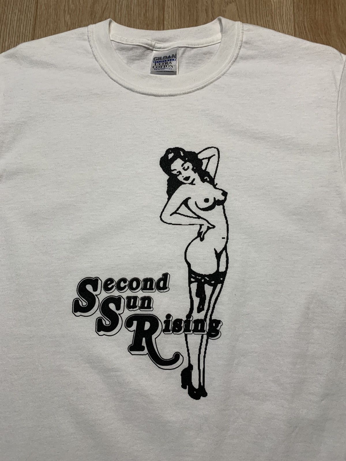 Vintage 🔥 Naked Babe Boobs Second Sun Rising Sexy Girl T-Shirt Size US S / EU 44-46 / 1 - 3 Thumbnail