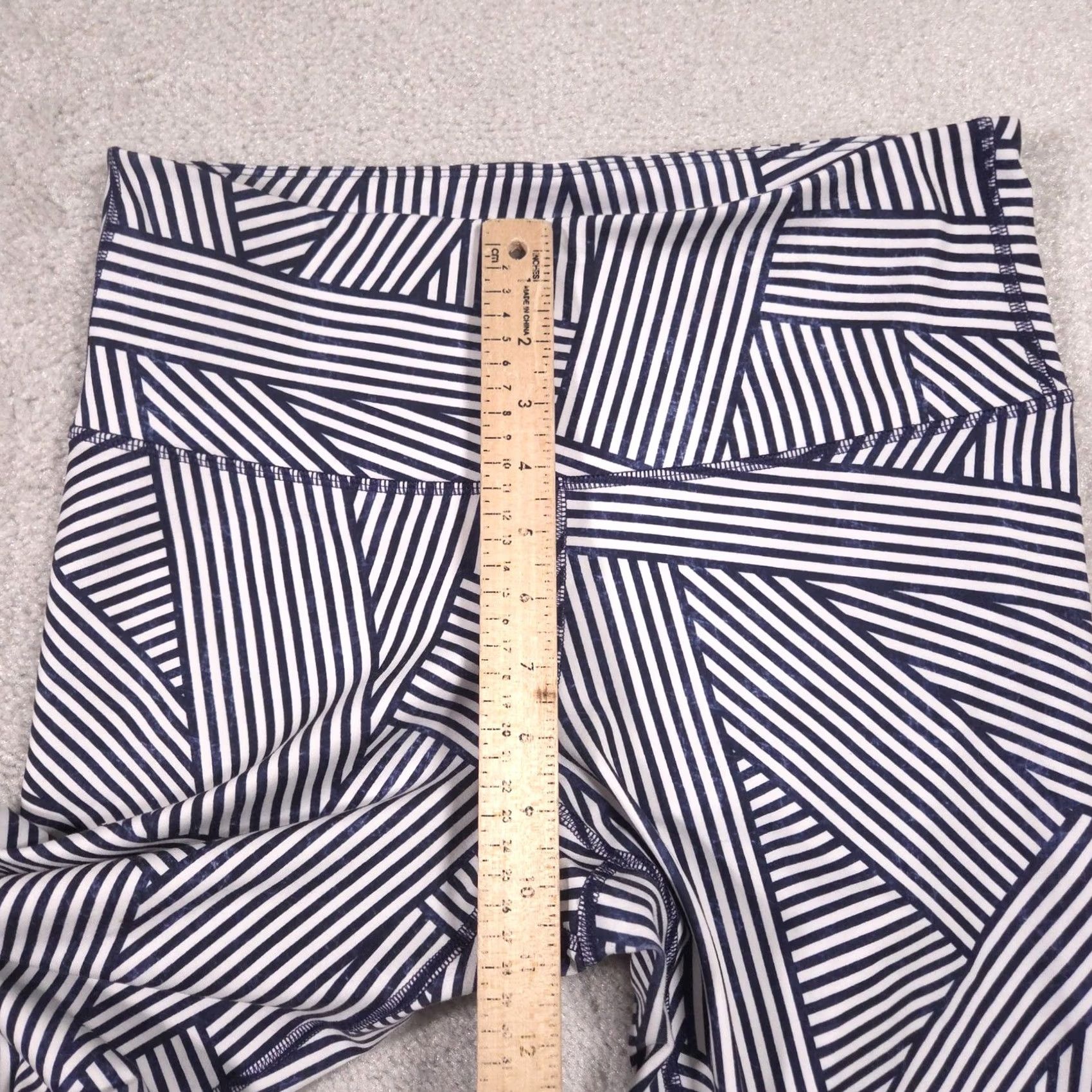 Old Navy Old Navy Go-Dry Leggings Womens Large Blue Stripe High Rise Ankle Athletic Yoga Size 36" / US 14 / IT 50 - 6 Thumbnail