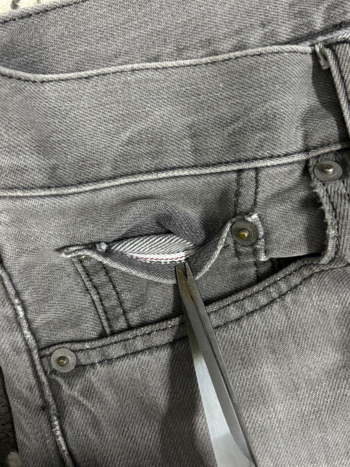 Undercover × Uniqlo Vintage Y2K Uniqlo Selvedge Grey Faded Distressed Jeans Size US 33 - 6 Thumbnail