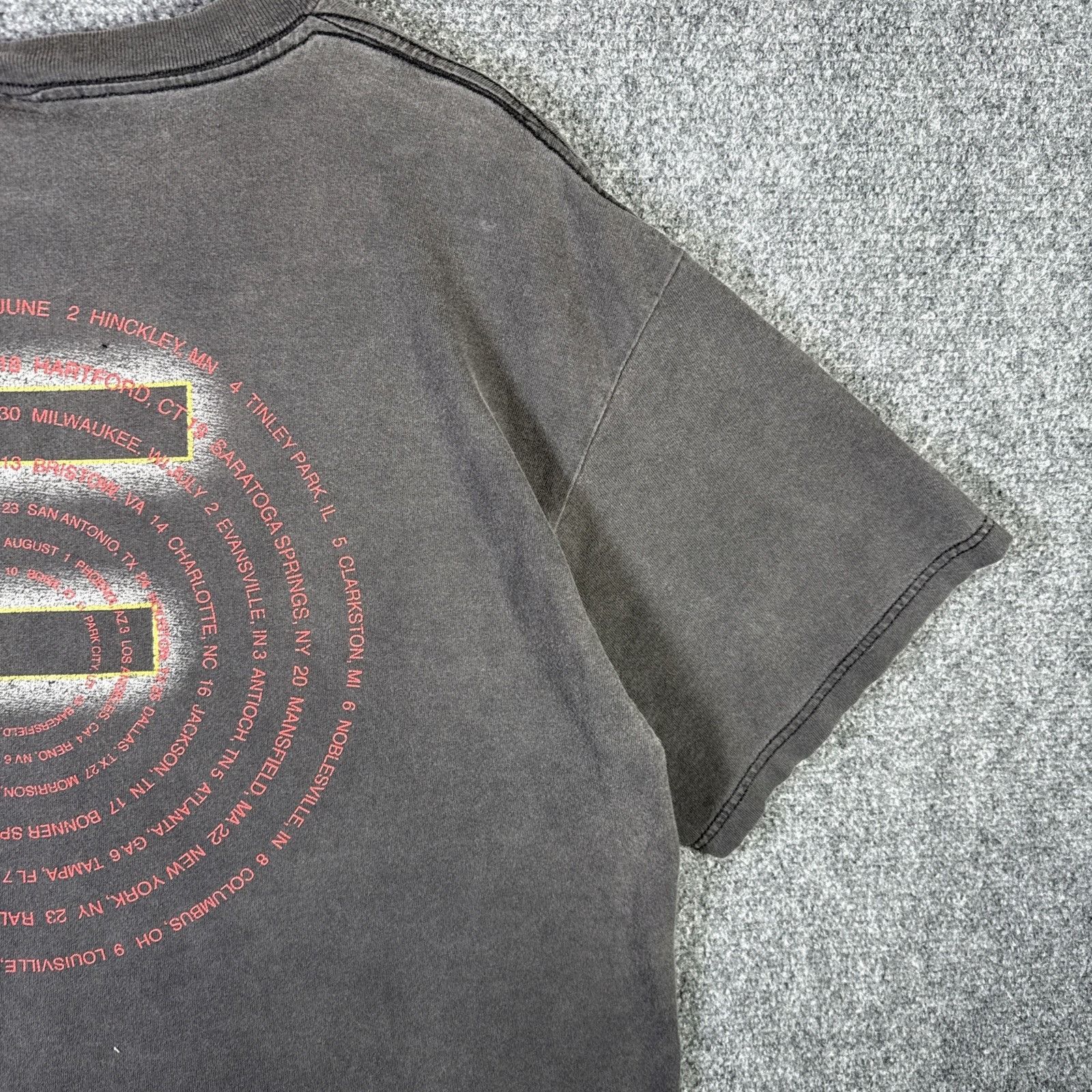 Band Tees Vintage Foreigner Shirt XL Black 90s Band Tee Faded Music Size US XL / EU 56 / 4 - 7 Thumbnail