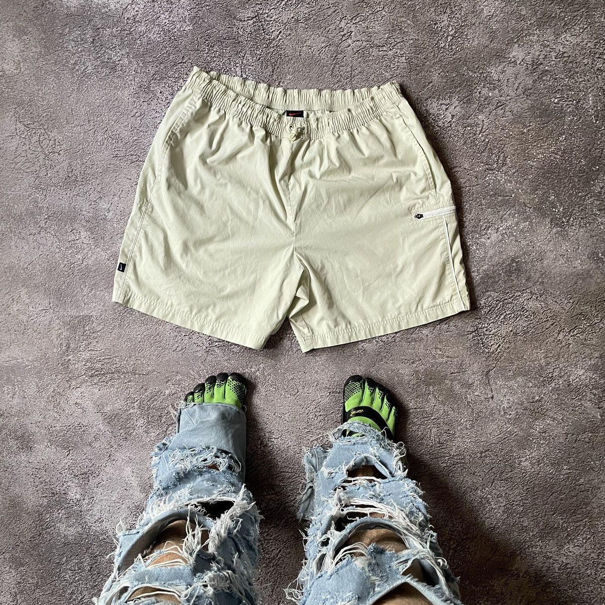 Nike Vintage Y2K Nike Short Logo Sportwear Casual Buymypiece 90s Size US 36 / EU 52 - 1 Thumbnail