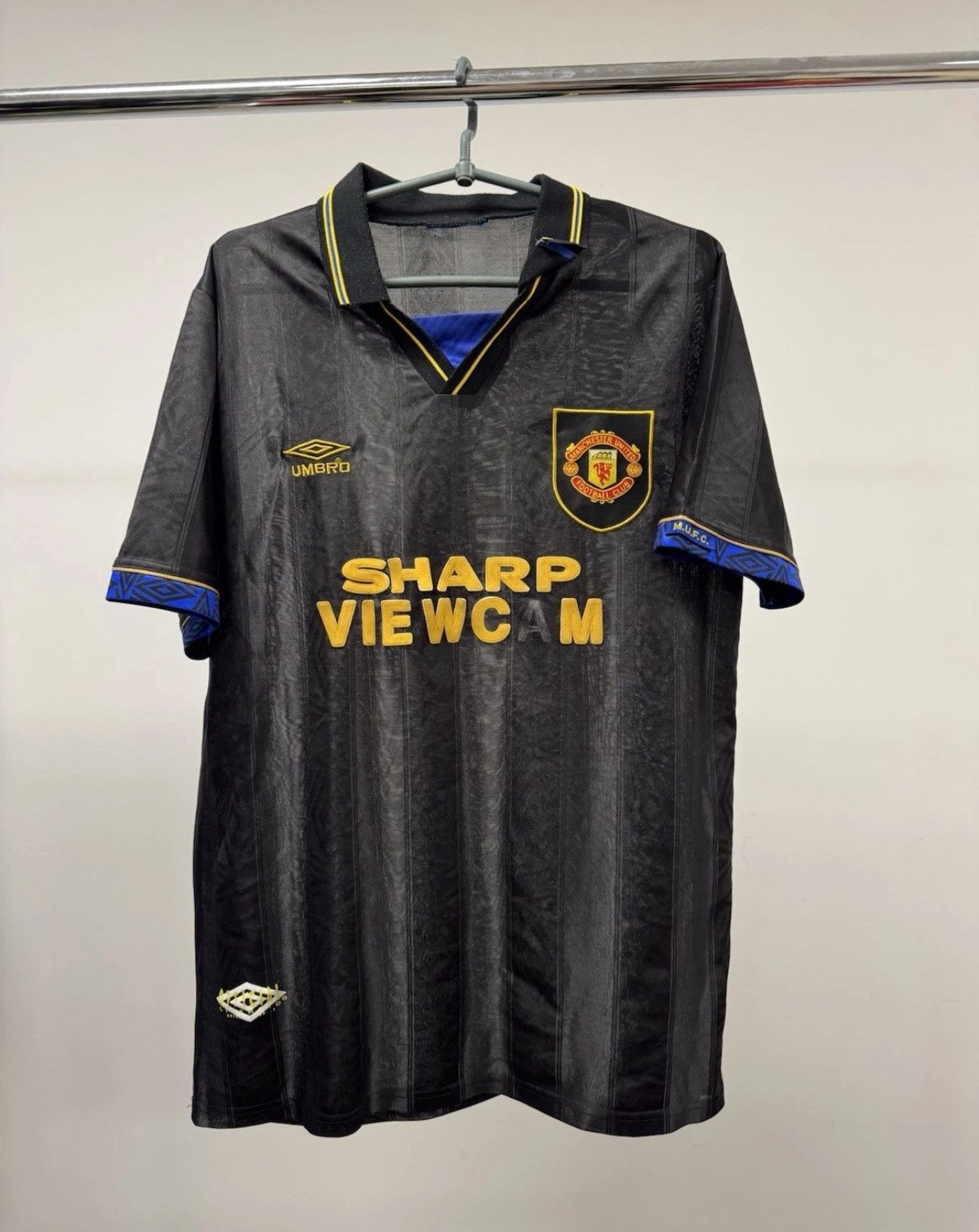 Umbro UMBRO MANCHESTER UNITED 1993/94 AWAY FOOTBALL SHIRT SOCCER Size US L / EU 52-54 / 3 - 2 Thumbnail