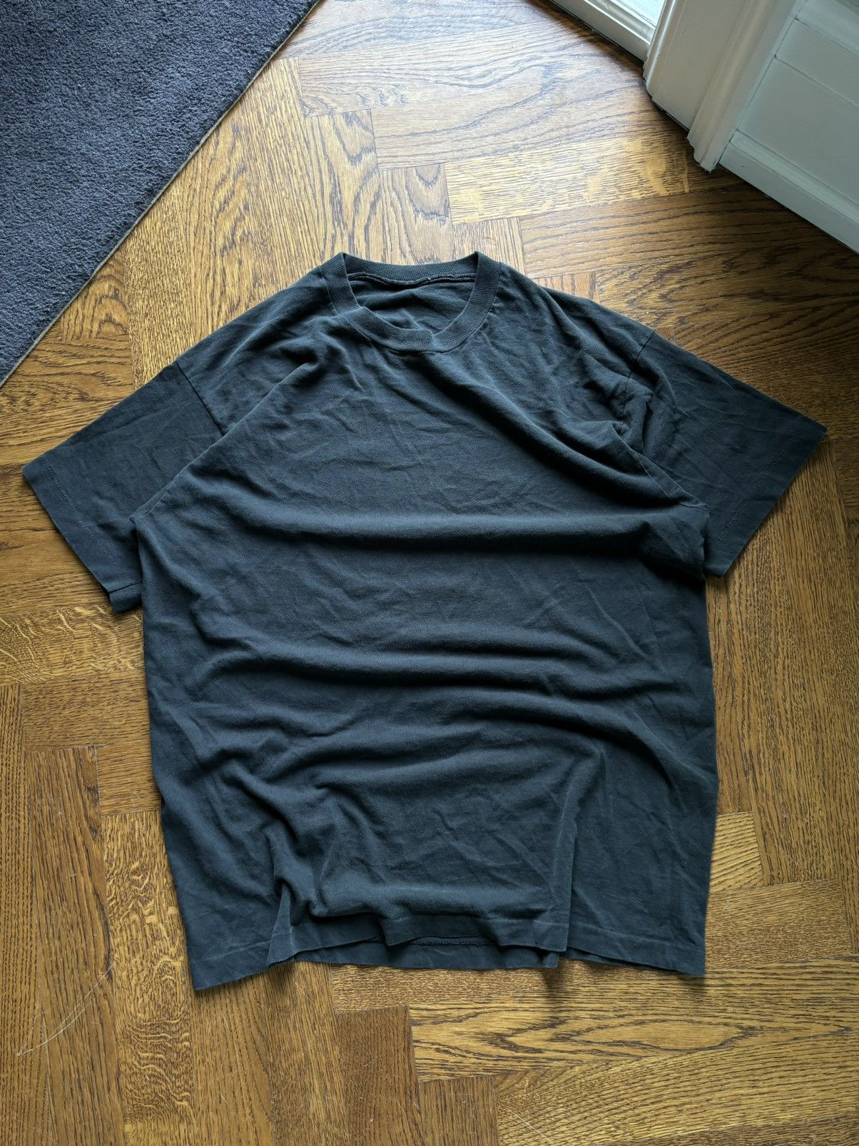 Russell Athletic × Vintage 90s Vintage Blank Tee Faded Black 1990s Medium The Bear Mens Size US M / EU 48-50 / 2 - 1 Thumbnail