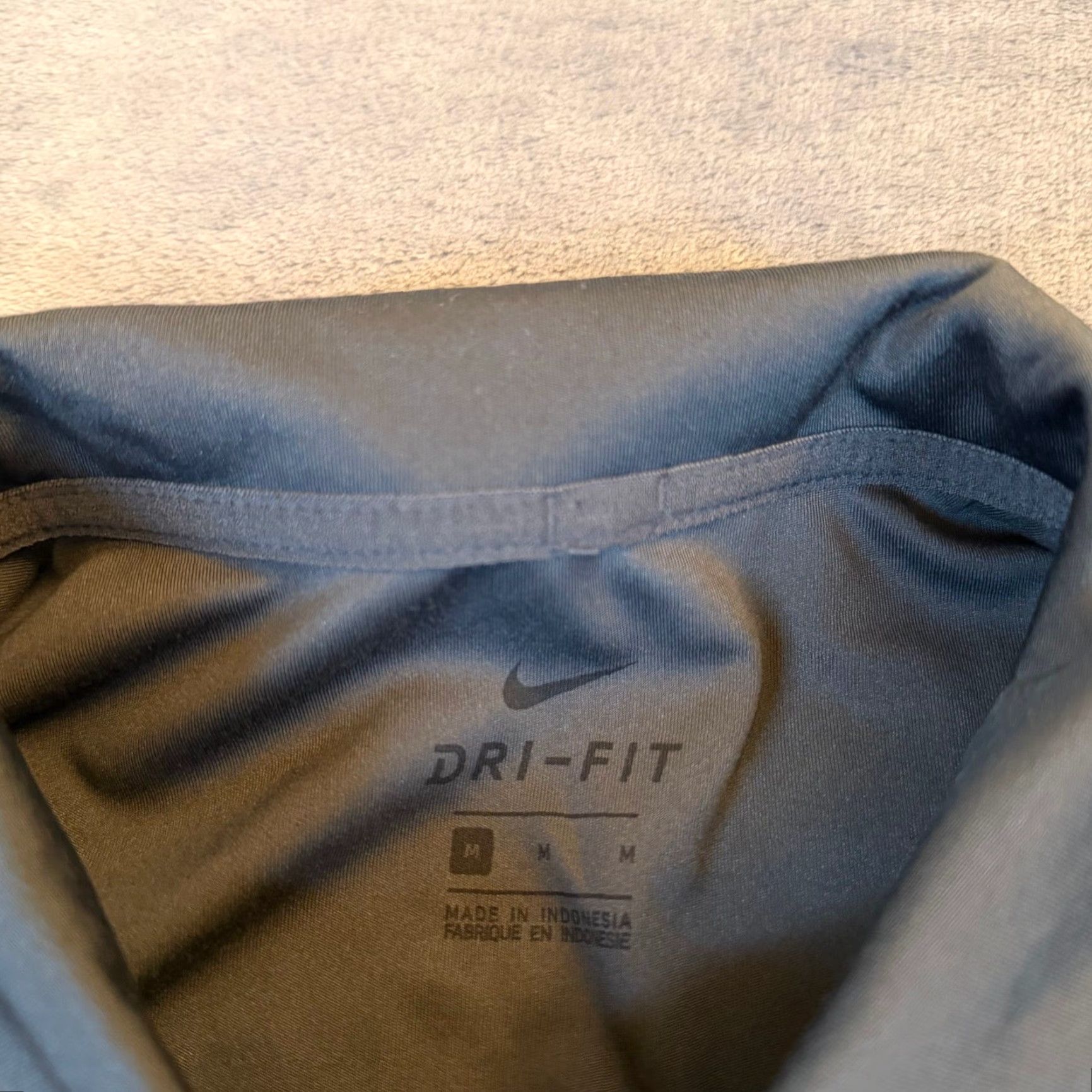 Nike Nike Dri-FIT Polo Shirt Mens Medium Gray Yellow College University Hawkeyes NCAA Sideline Athletic Casual/Activewear Shirt Size US M / EU 48-50 / 2 - 2 Thumbnail