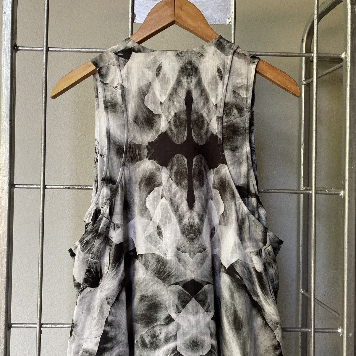 Alexander McQueen ALEXANDER MQUEEN Black & White Abstract Sleeveless Dress Size XS / US 0-2 / IT 36-38 - 6 Thumbnail