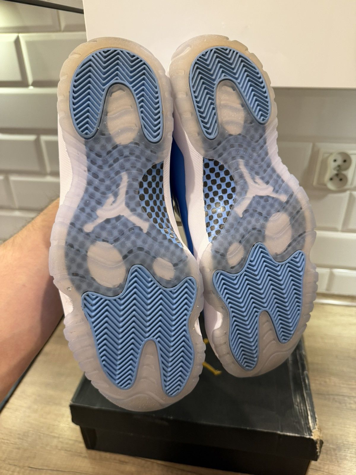 Jordan Brand Jordan 11 Low University Blue UNC Size US 10.5 / EU 43-44 - 6 Thumbnail