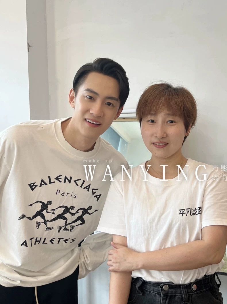 Balenciaga Balenciaga White Marathon Running Pattern Letter Logo Dest Size US L / EU 52-54 / 3 - 8 Thumbnail