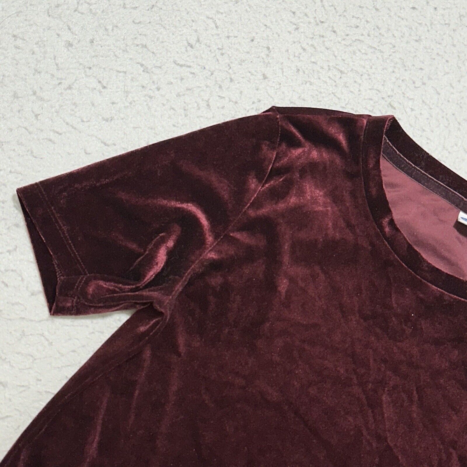 Old Navy Old Navy XS Burgundy Soft Velour Crewneck T Shirt Pullover Size XS / US 0-2 / IT 36-38 - 6 Thumbnail