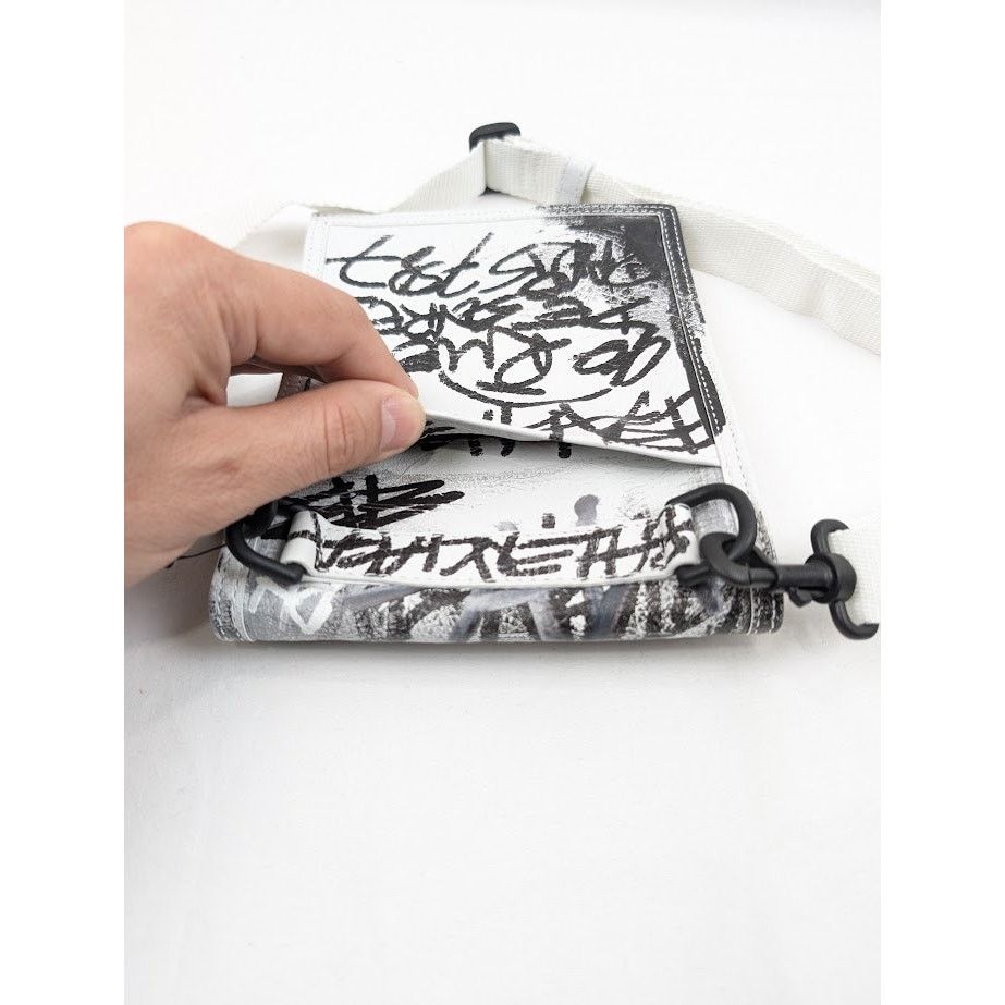 Balenciaga o1rshd1 Q:2 / Size: OS / Explorer Small Pouch Strap Graffiti Size ONE SIZE - 13 Thumbnail
