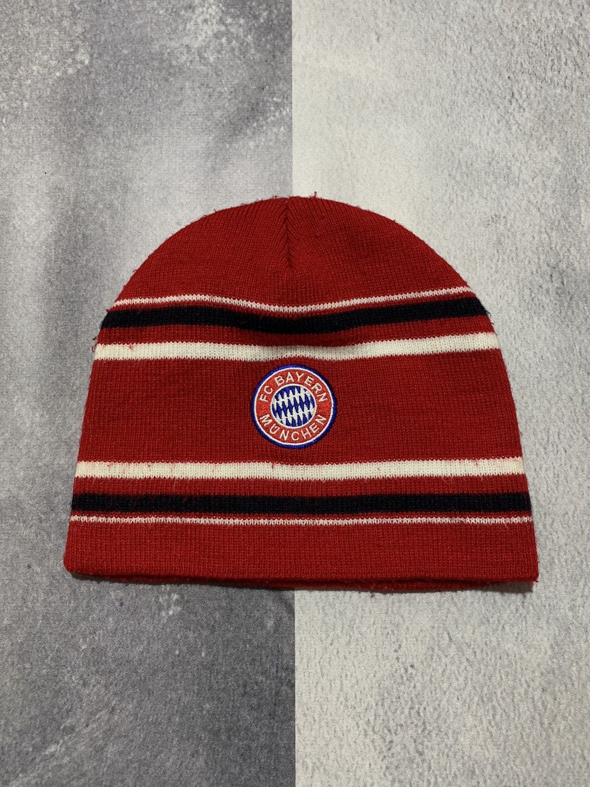 Vintage Vintage Y2K Bayern Munich striped streetwear soccer beanie Size ONE SIZE - 1 Thumbnail