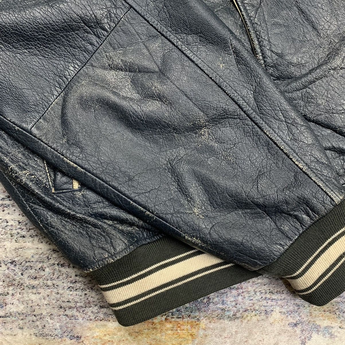 Avirex × Vintage Vtg avirex gambler’s club king casino bomber leather jacket Size US M / EU 48-50 / 2 - 15 Thumbnail