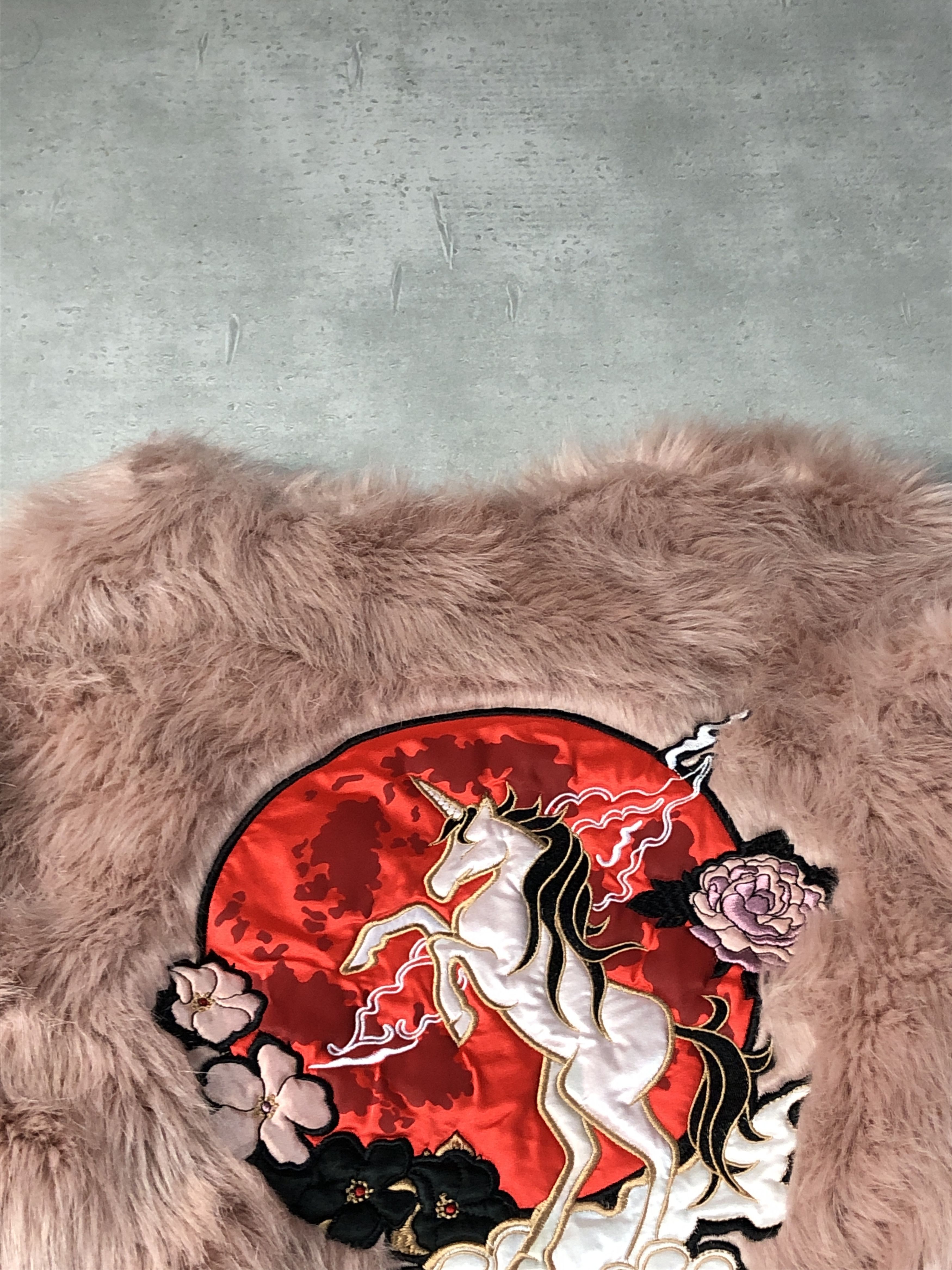 H&M H&M x Nicki Minaj fake fur pegasus jacket 20-3-33 201 Size ONE SIZE - 6 Thumbnail