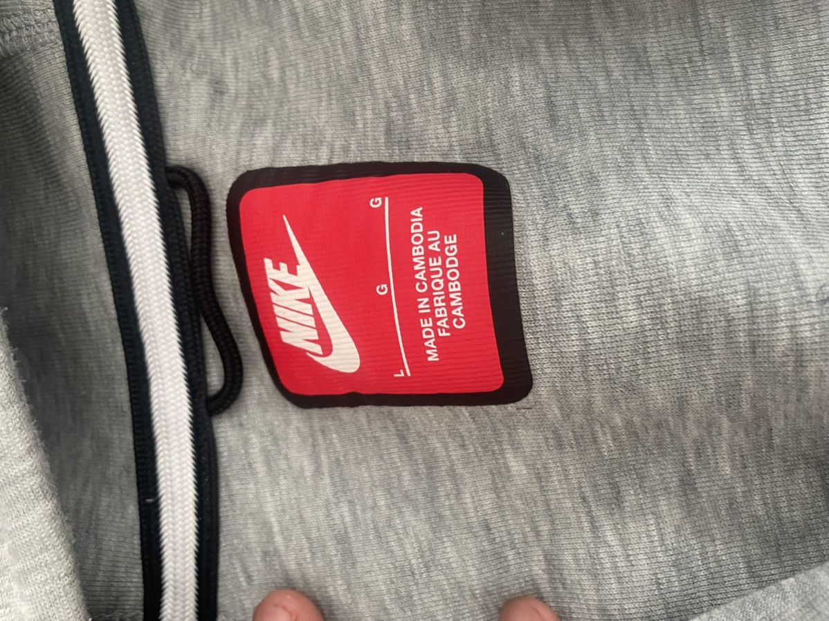 Nike New gen Nike tech Size US L / EU 52-54 / 3 - 4 Thumbnail