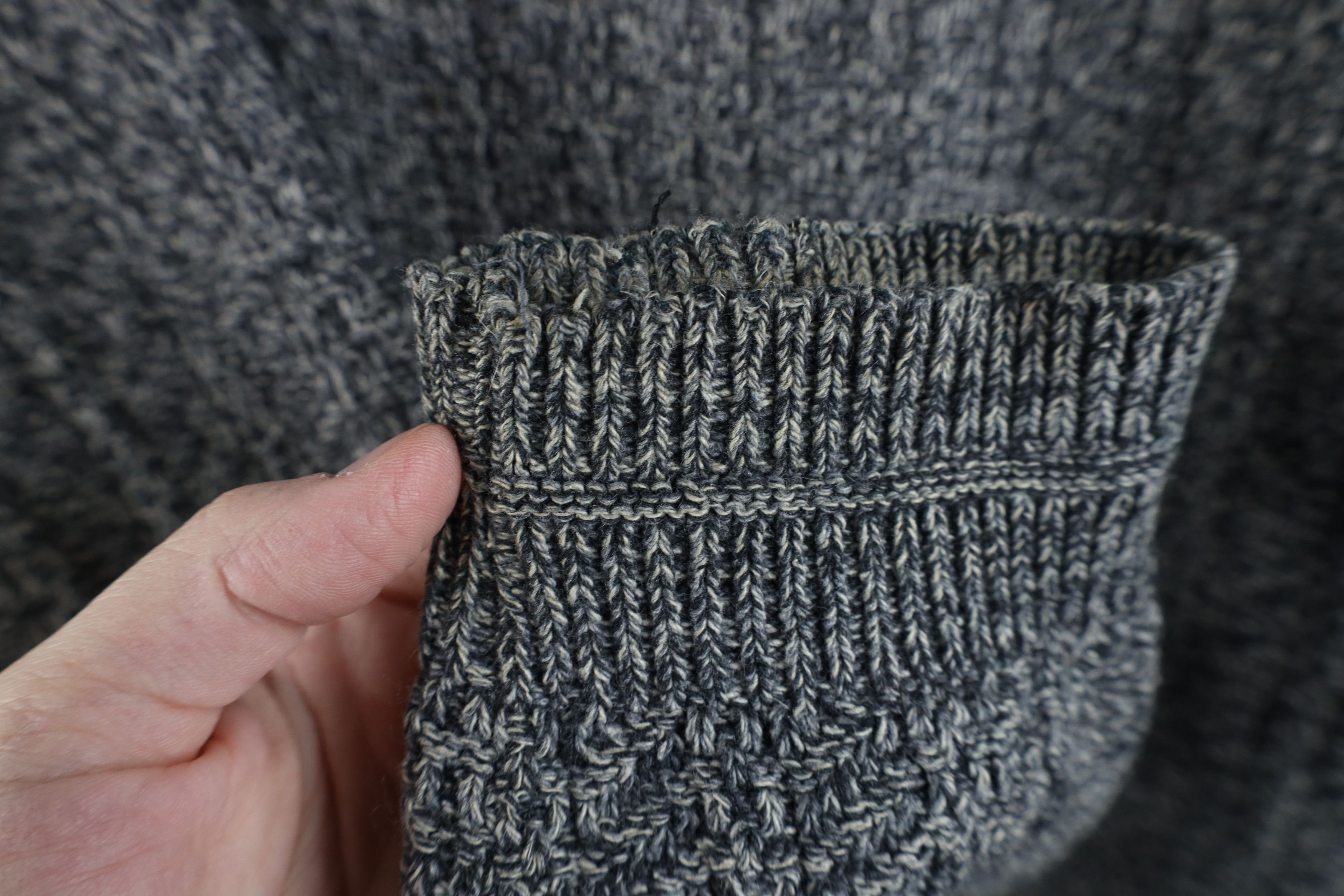 Vintage Vintage 90s Streetwear Framed Knit Crewneck Sweater Gray Size US M / EU 48-50 / 2 - 6 Thumbnail