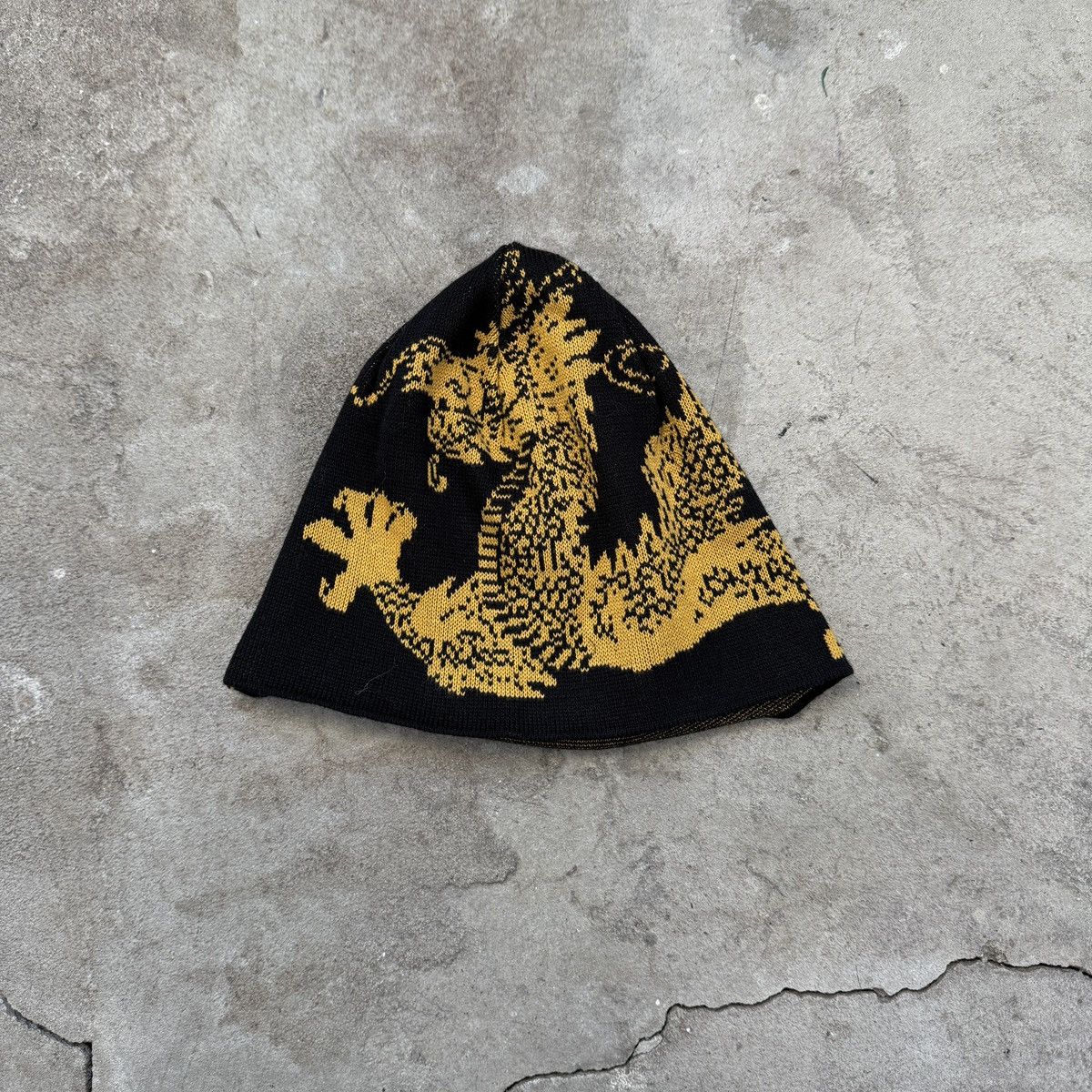 Vintage Vintage Y2K Japanese Beanie Hat Streetwear Dragon Style Size ONE SIZE - 1 Thumbnail