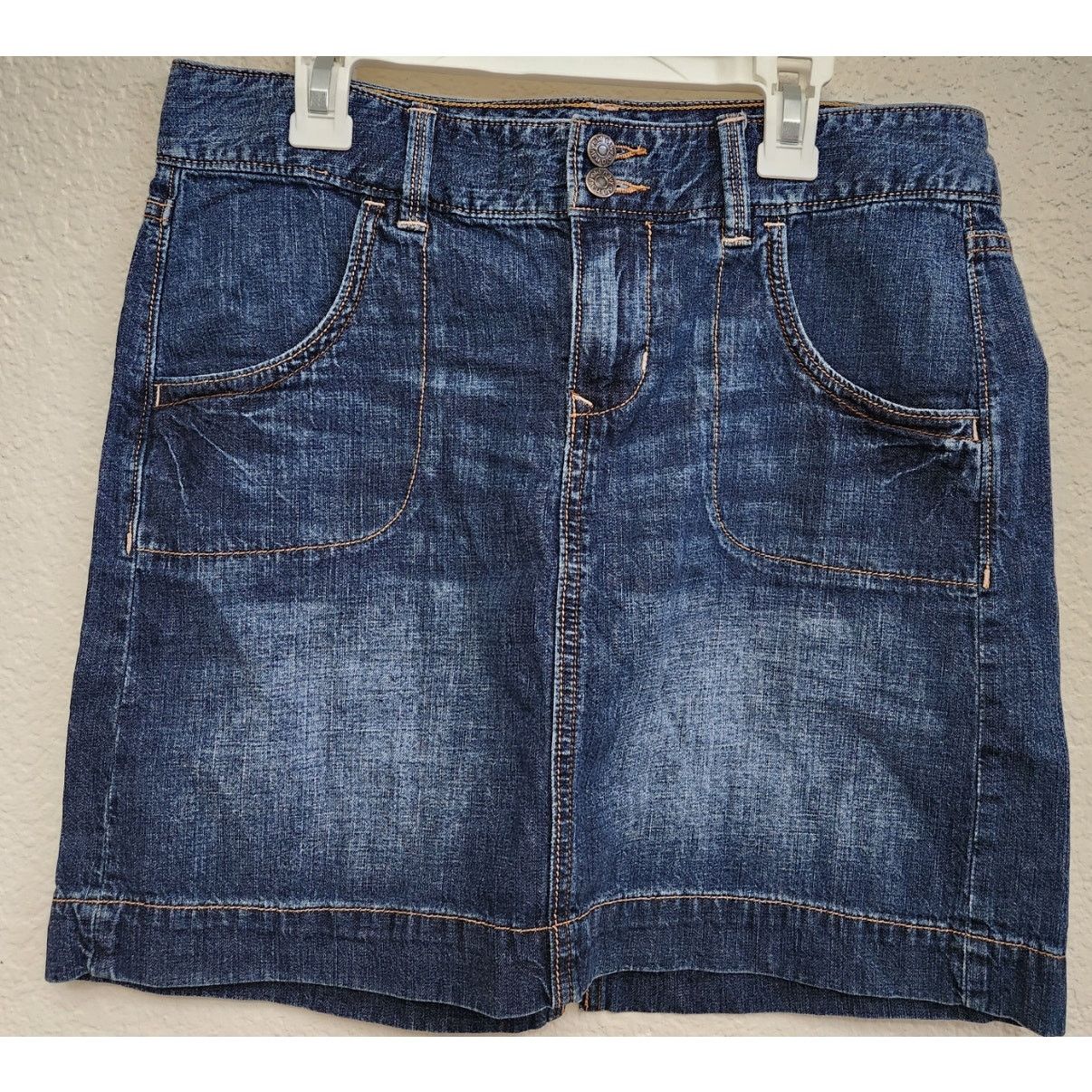 Old Navy Old Navy Blue Faded Flat Front Denim Mini Skirt 4 Lightweigh Size 27" / US 4 / IT 40 - 1 Thumbnail