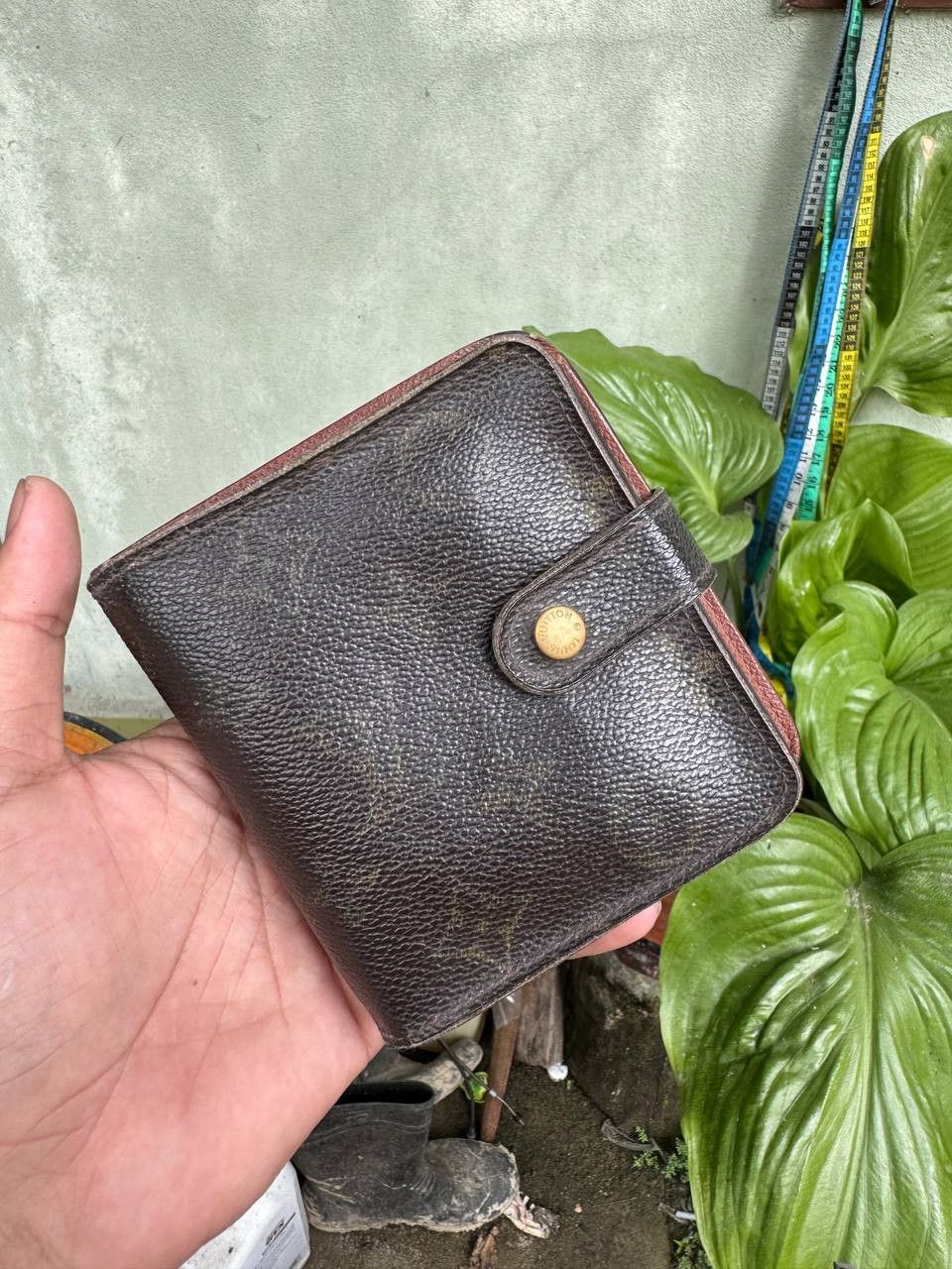 Louis Vuitton Authentic Louis Vuitton Wallet Size ONE SIZE - 1 Thumbnail