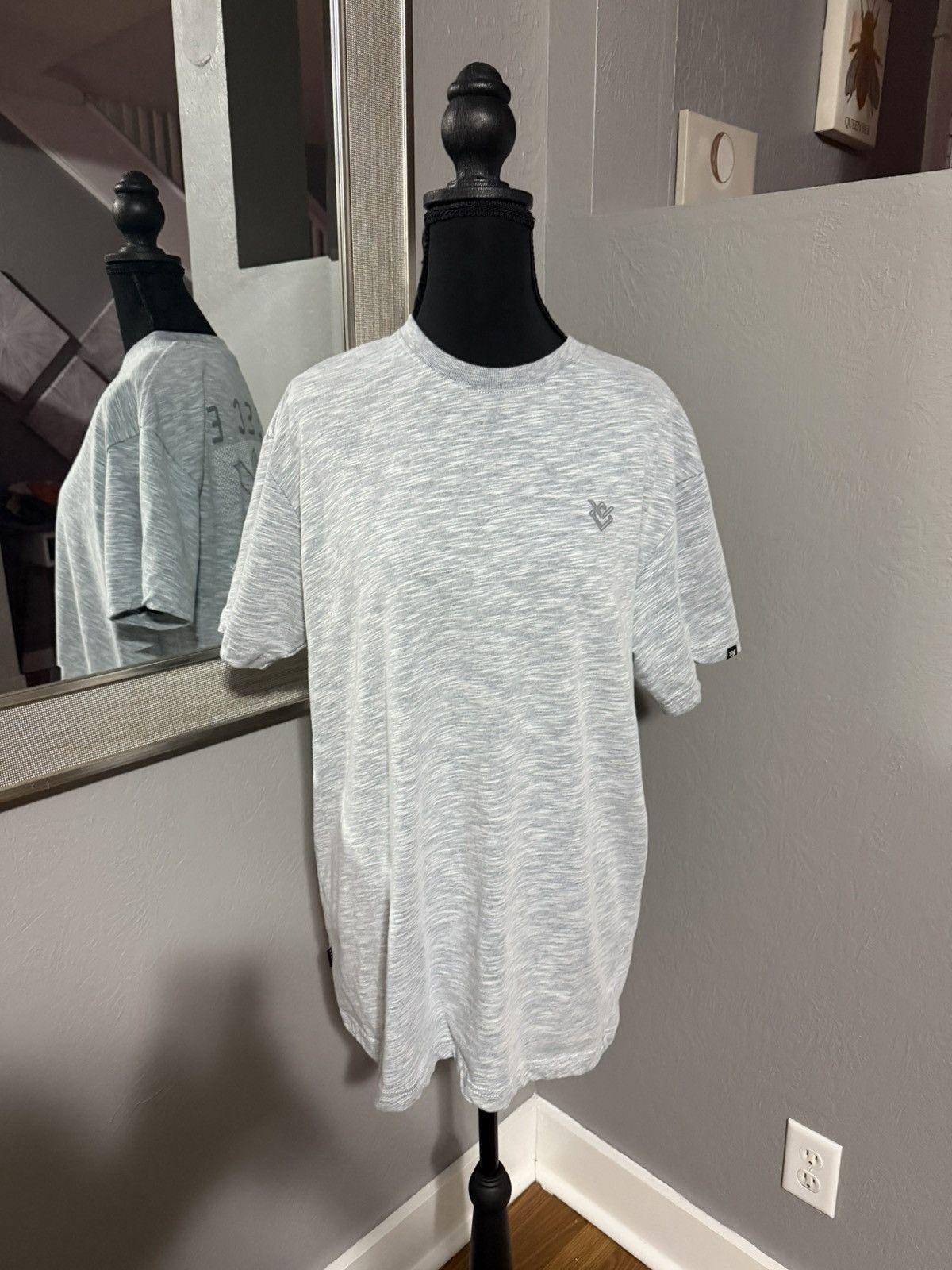 Buckle Black Buckle 4 Shirt Bundle Size XL. 2 Hurley, 1 Oakley, & 1 Veece Size US XL / EU 56 / 4 - 9 Thumbnail