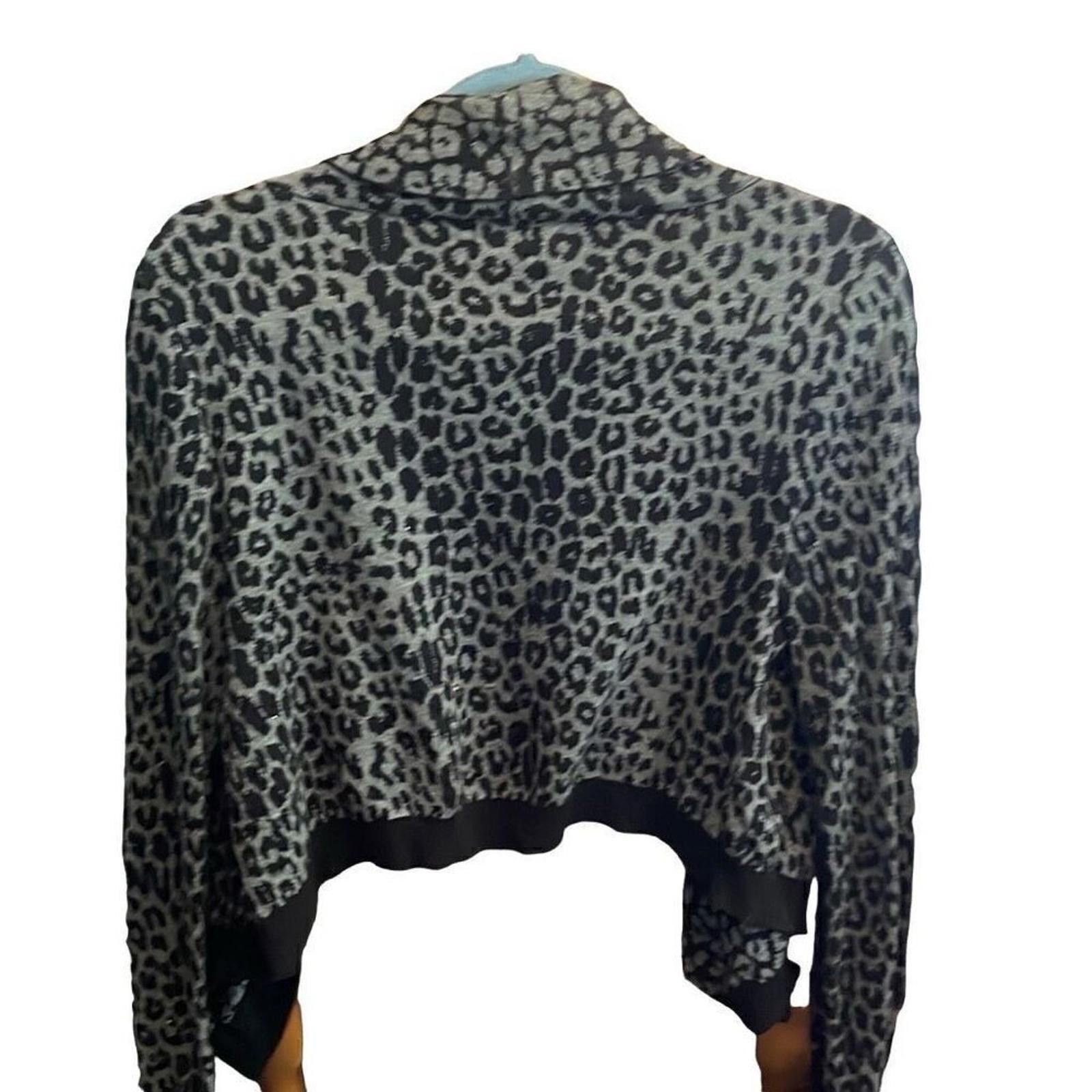 Express Express cheetah print bolero style sweater medium Size M / US 6-8 / IT 42-44 - 2 Thumbnail