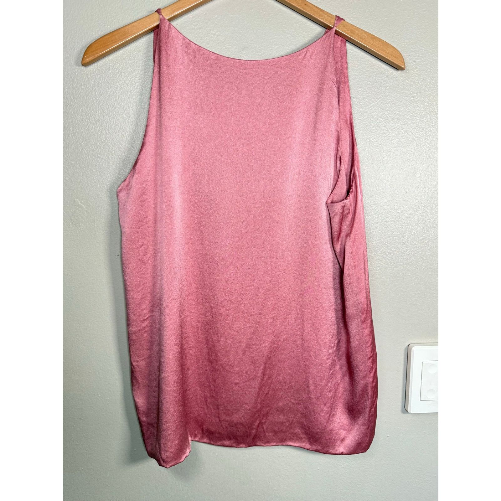 Salvatore Ferragamo Salvatore Ferragamo Silk Camisole size 42/6 US $650 Size M / US 6-8 / IT 42-44 - 4 Thumbnail