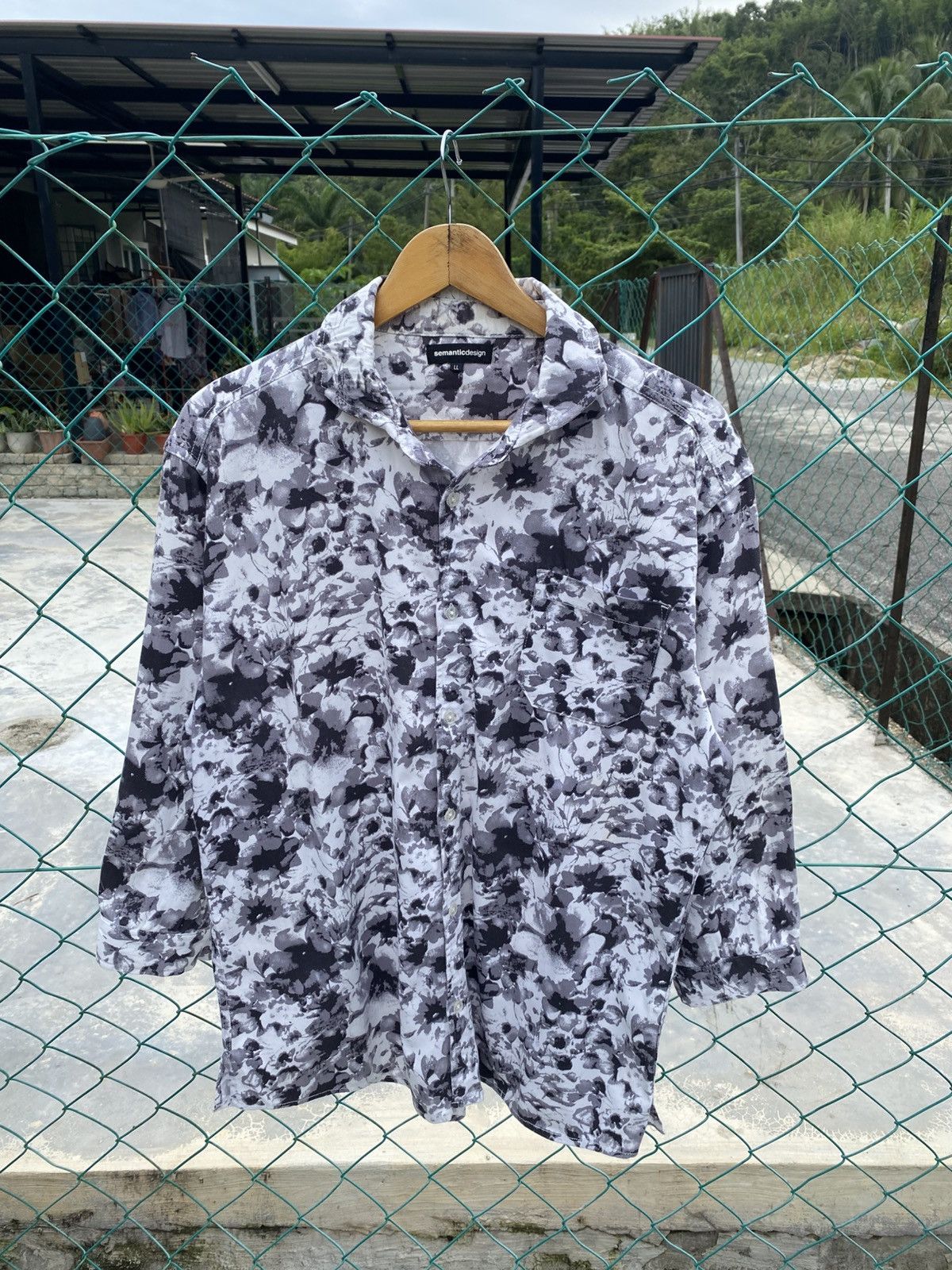 semanticdesign Semantic design button up shirts Size US L / EU 52-54 / 3 - 1 Thumbnail