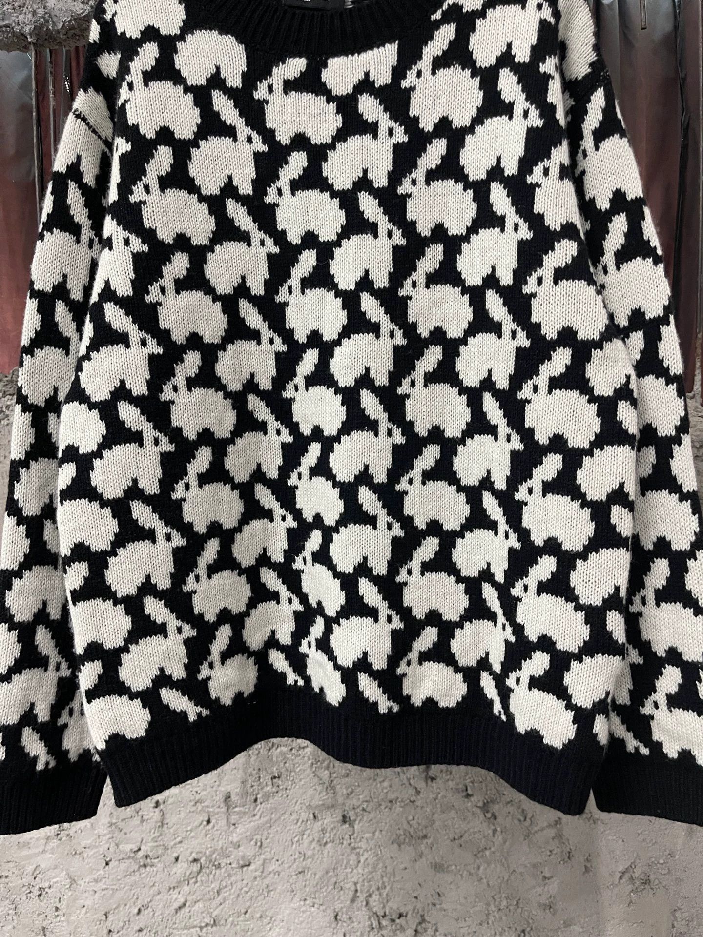 Moncler Moncler Rabbit Sweater Size 3 Size L / US 10 / IT 46 - 4 Thumbnail