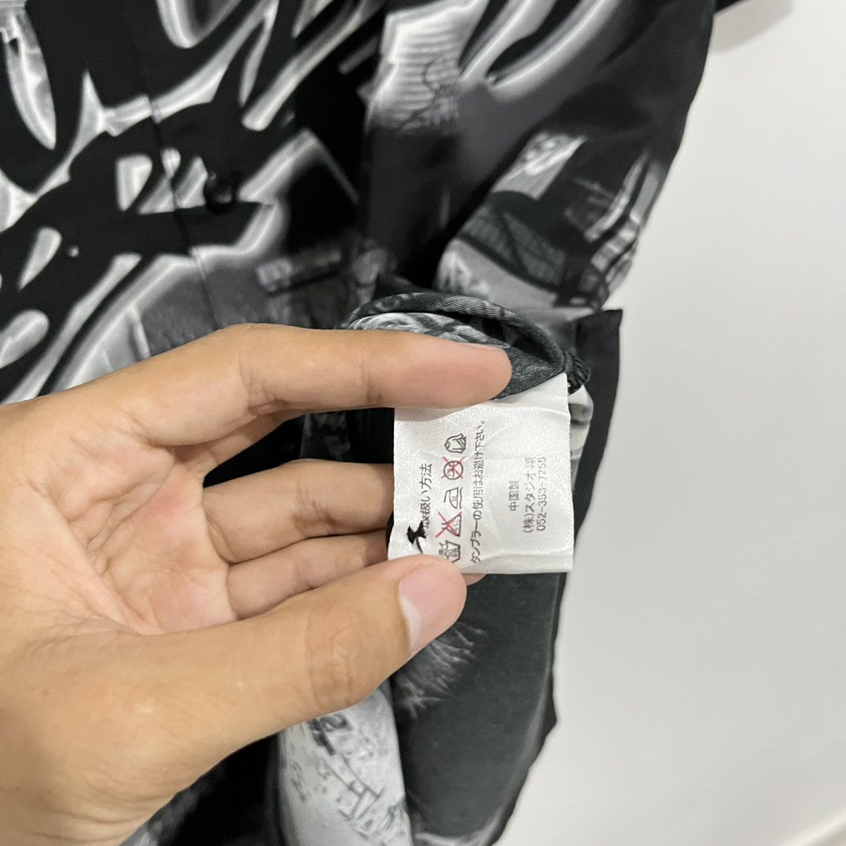 Japanese Brand Southpole Grafity Button Up - JUN25 Size US XL / EU 56 / 4 - 7 Thumbnail