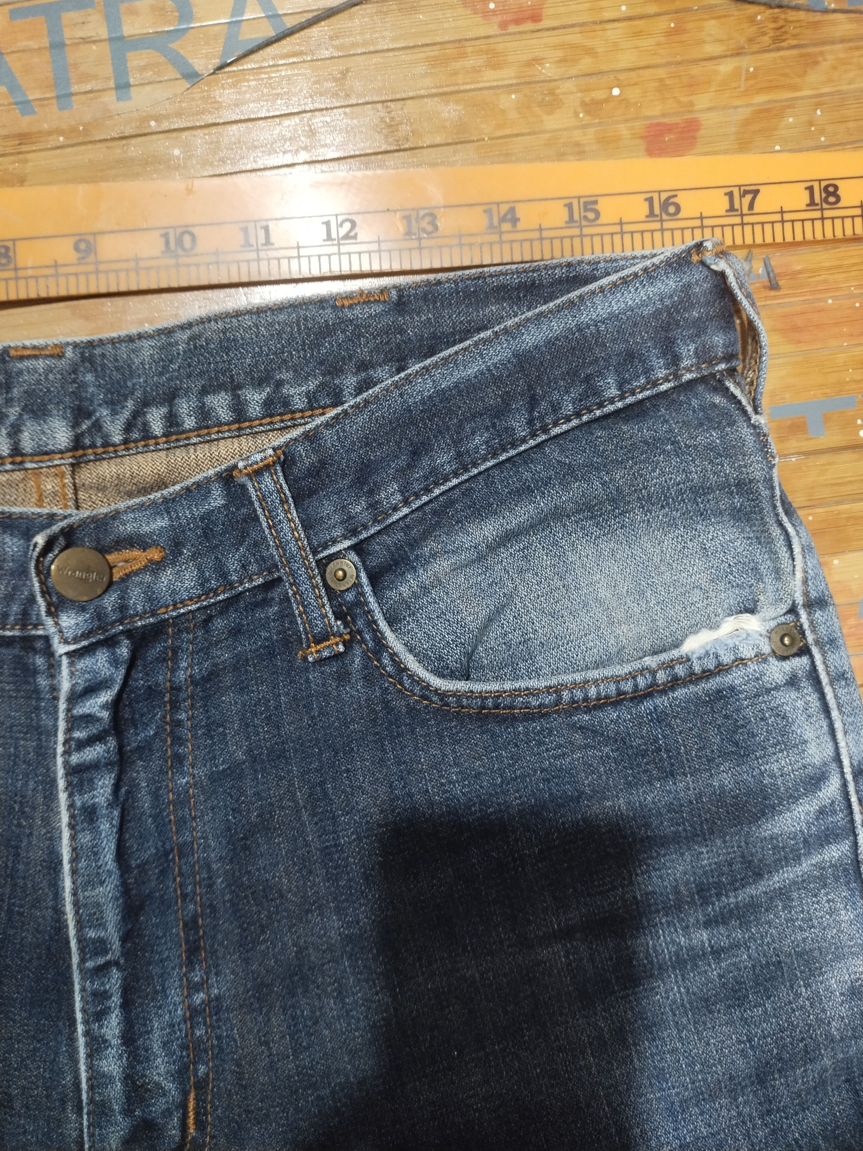 Vintage × Wrangler Wrangler Vintage/ Distressed Denim Sz 34" Size US 34 / EU 50 - 8 Thumbnail