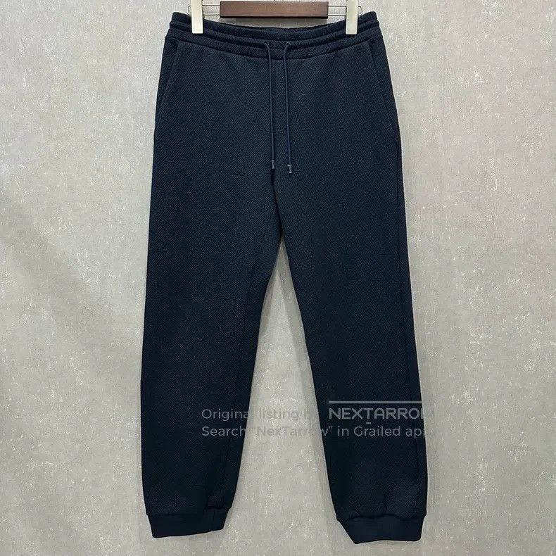 Louis Vuitton Louis Vuitton size m Presbyopic dark logo sweatpants Size US 28 / EU 44 - 1 Thumbnail