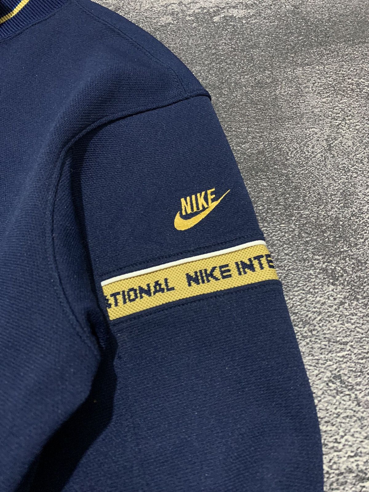 Nike Nike international vtg tracktop Size US M / EU 48-50 / 2 - 4 Thumbnail