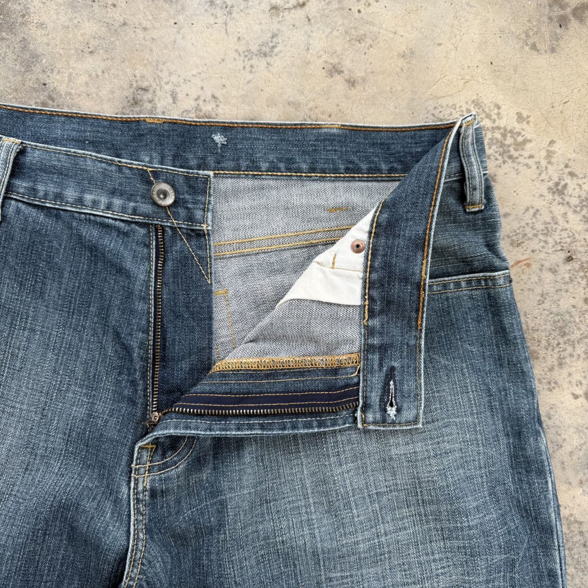 Japanese Brand VINTAGE JAPANESE FADED RIPPED JEANS DENIM PANTS Size US 36 / EU 52 - 6 Thumbnail