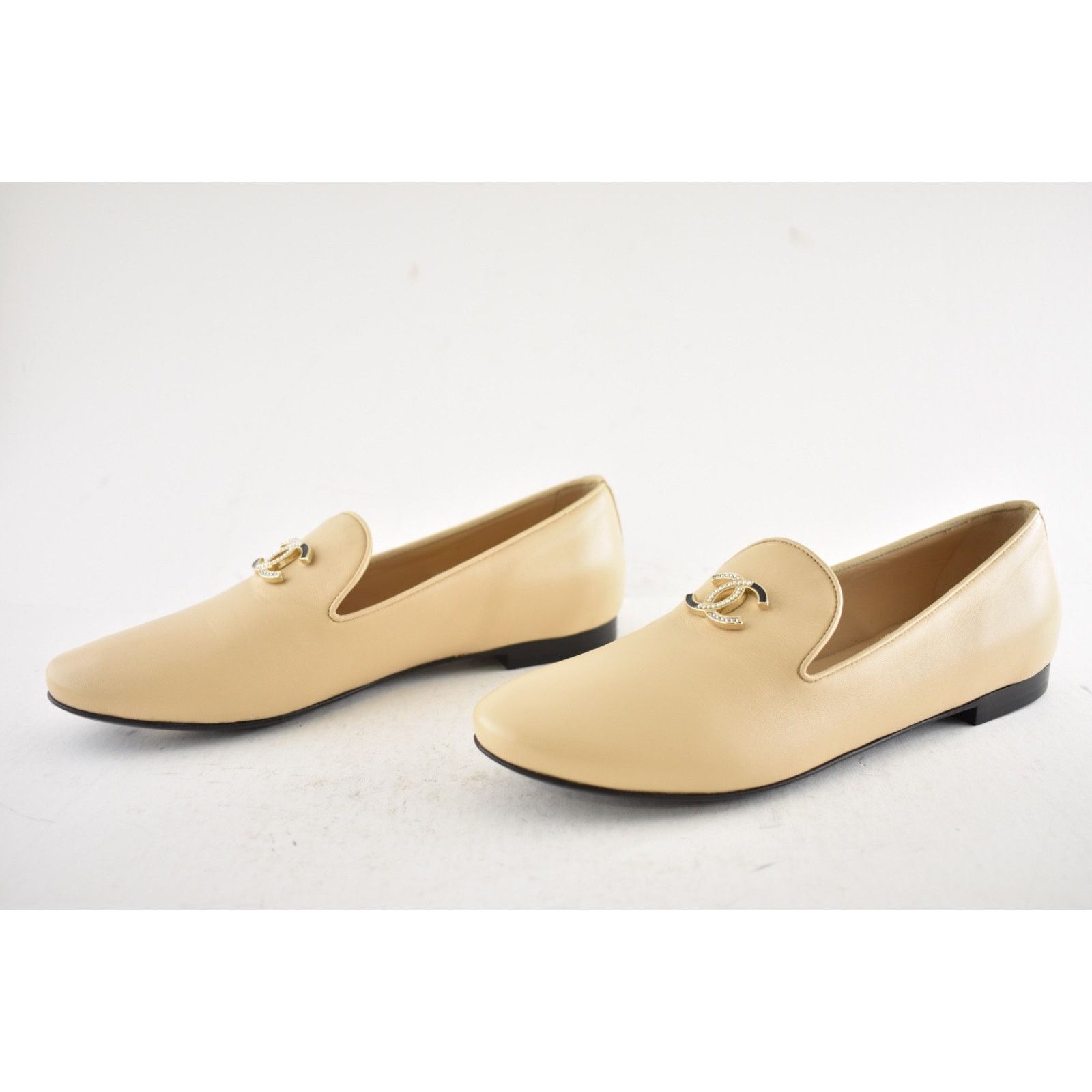 Chanel Chanel 18A Beige Lambskin Pearl Crystal CC Logo Moccasin Size US 6 / IT 36 - 13 Thumbnail