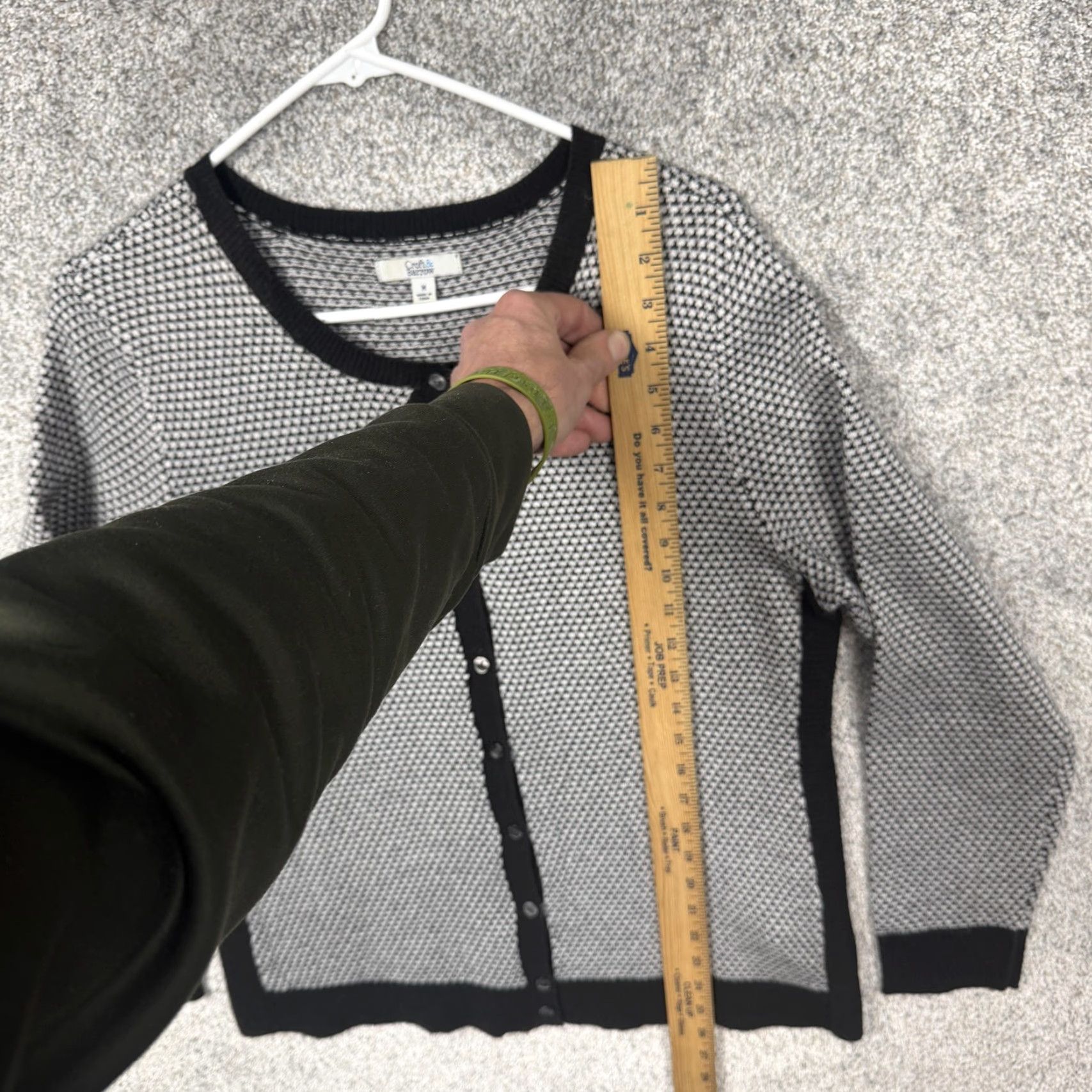Croft & Barrow Croft & Barrow Cardigan Sweater Womens M Gray Geometric Knit Preppy Crew Neck Long Sleeve Button-Front Size M / US 6-8 / IT 42-44 - 2 Thumbnail