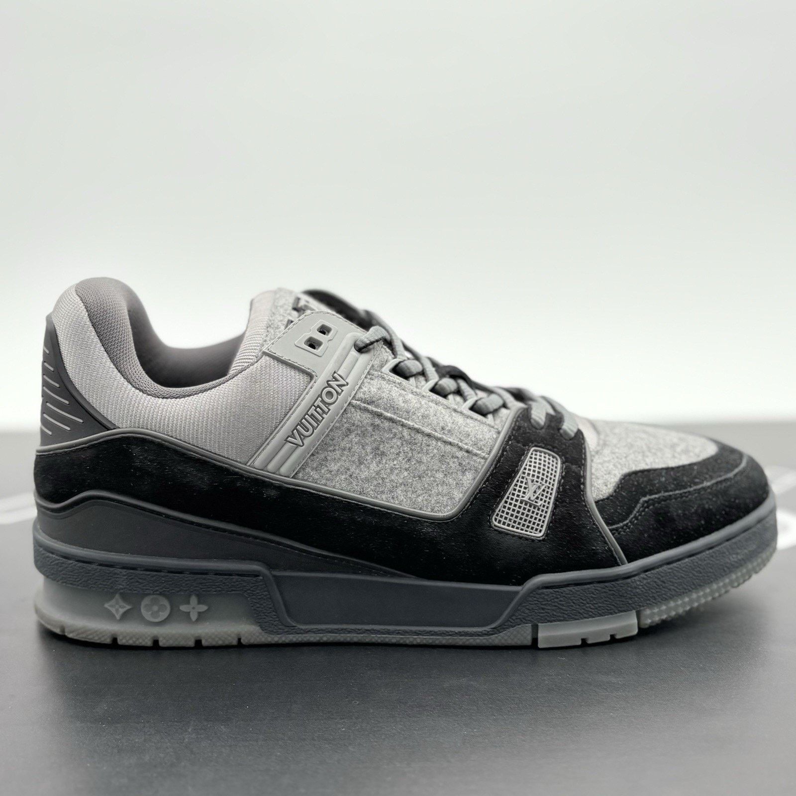 Louis Vuitton (10.5-11) Louis Vuitton Trainer ' Black Grey '| SUPER CLEAN! Size US 11 / EU 44 - 2 Thumbnail