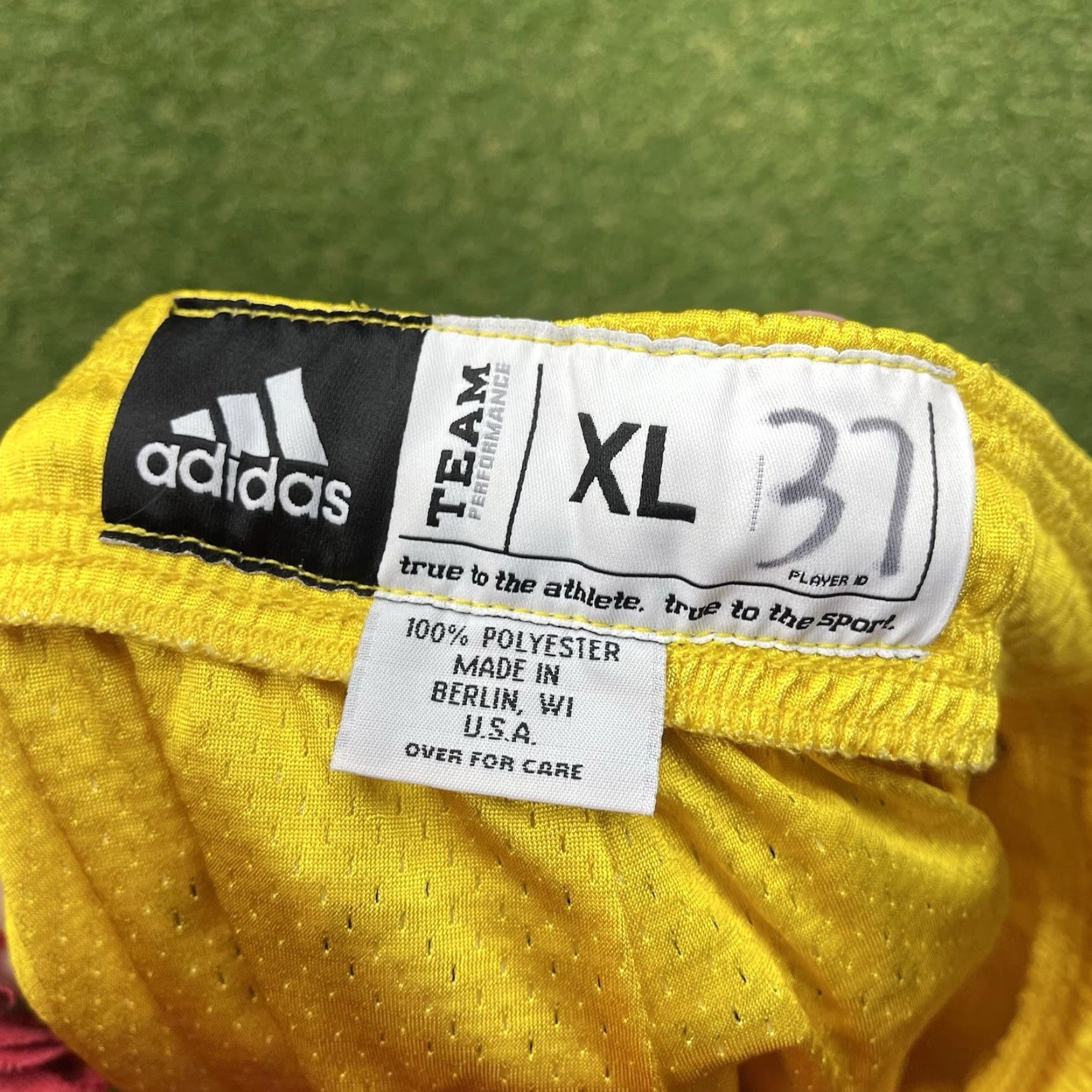 Adidas VINTAGE adidas Shorts Mens XL Michigan Wolverines Team Issued Basketball Y2K Yellow Polyester Spandex Logo Embroidered Size US 36 / EU 52 - 3 Thumbnail