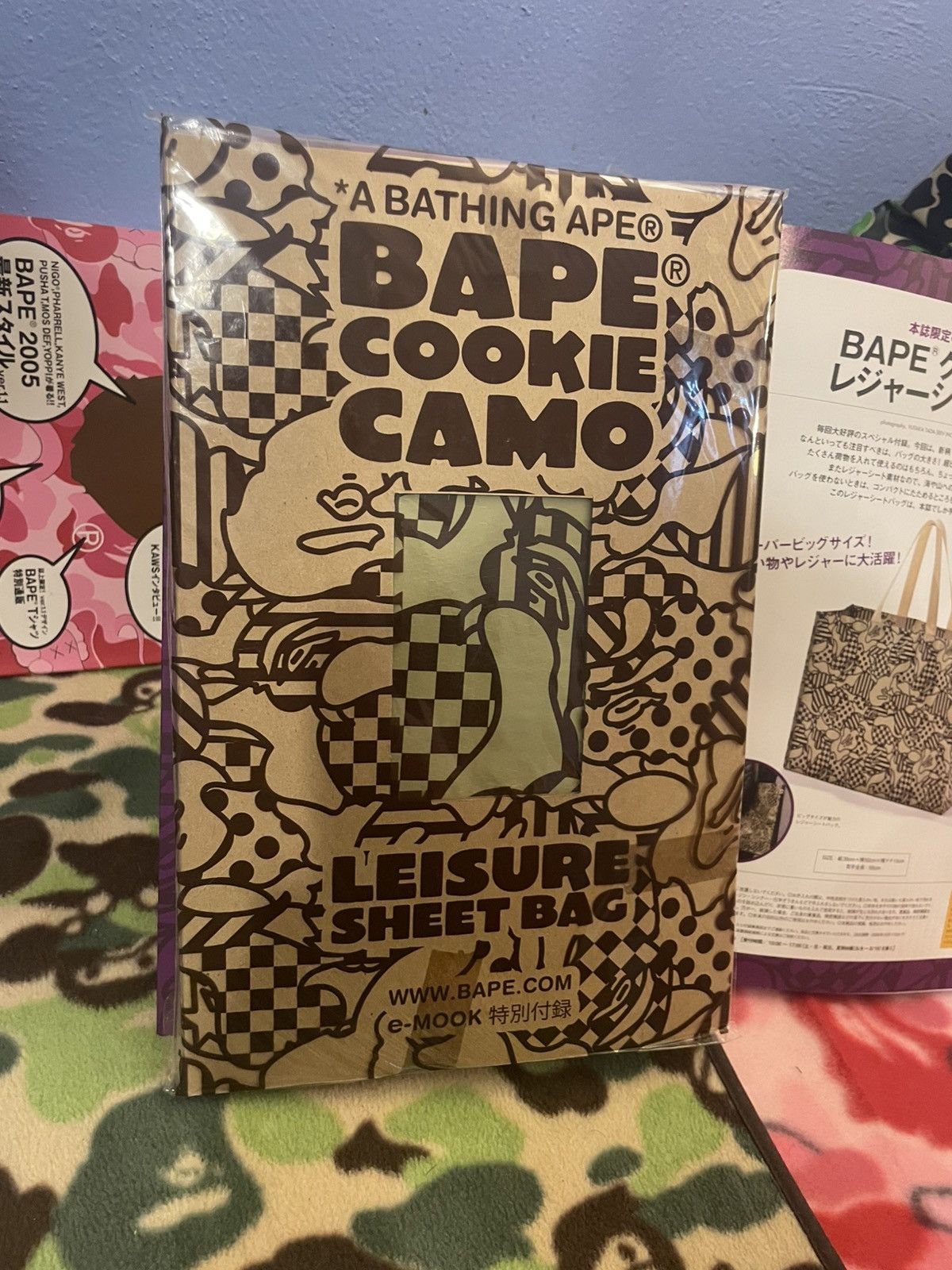 Bape 2009 Bape bag + magazine Size ONE SIZE - 5 Thumbnail