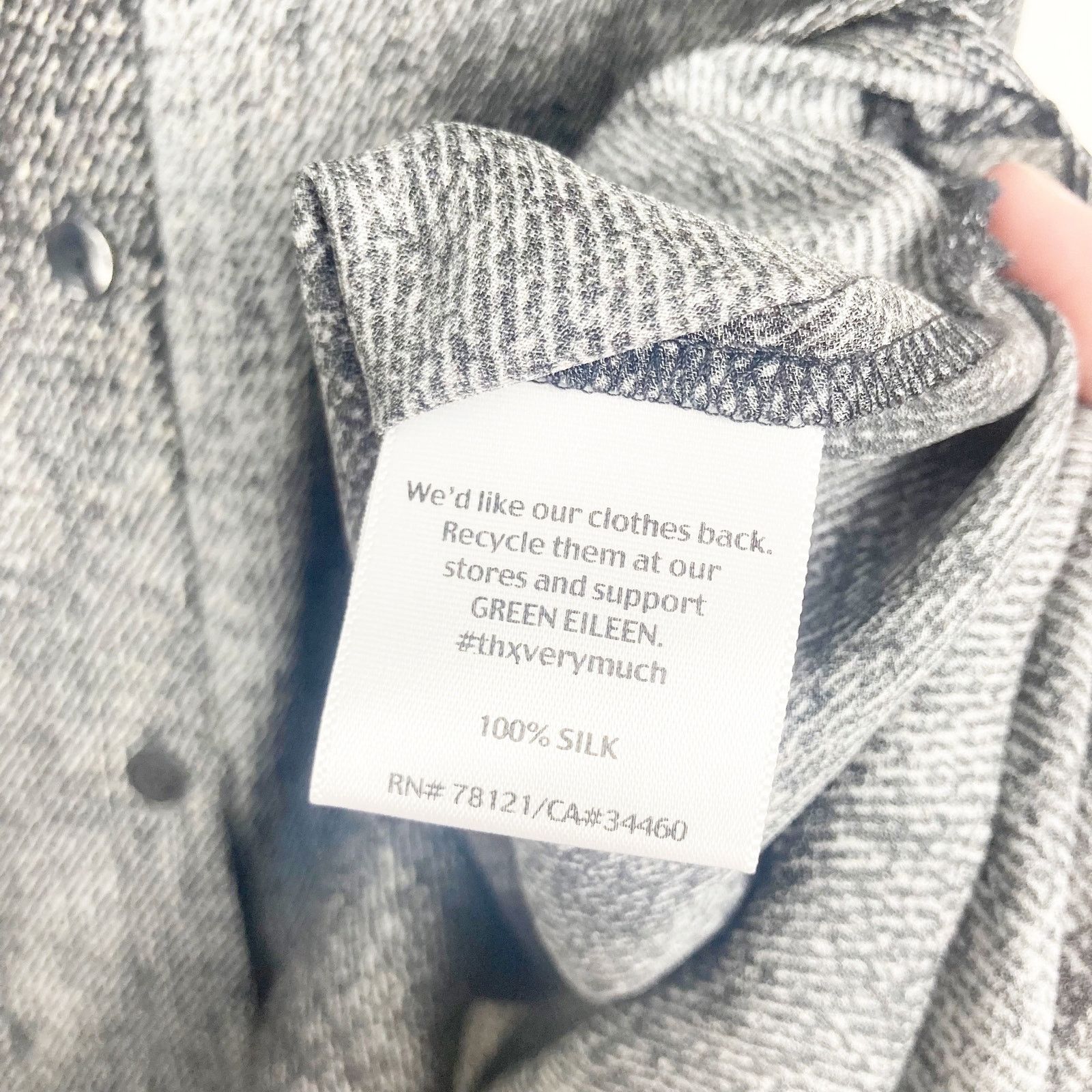 Eileen Fisher Eileen Fisher 100% Silk Gray Sleeveless Button Down Sz S Size S / US 4 / IT 40 - 3 Thumbnail