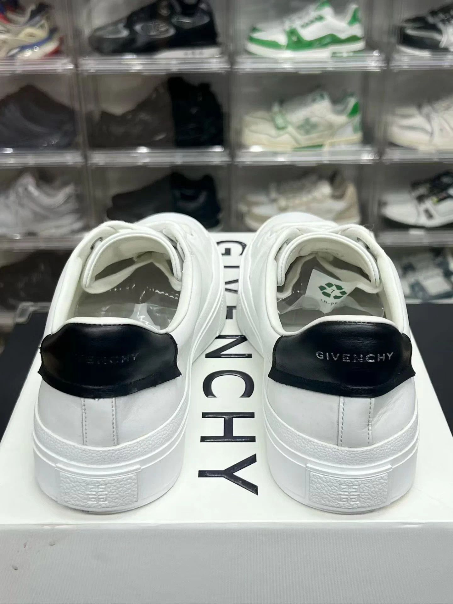Givenchy Givenchy low-top 41 EU sneakers box exc cond sl sole wear Size US 8 / EU 41 - 7 Thumbnail