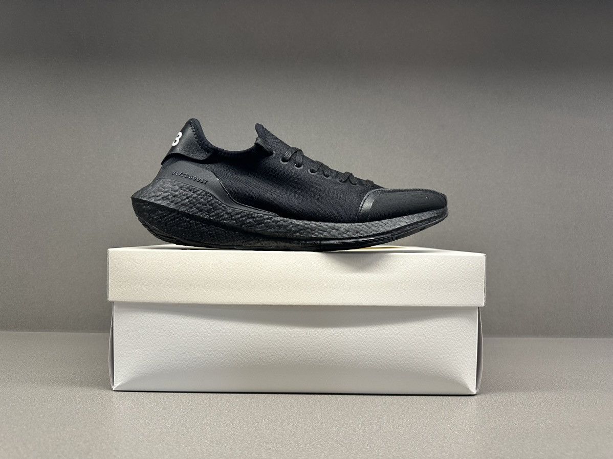 Y-3 Adidas Y-3 Ultra Boost 21 Size US 9 / EU 42 - 3 Thumbnail