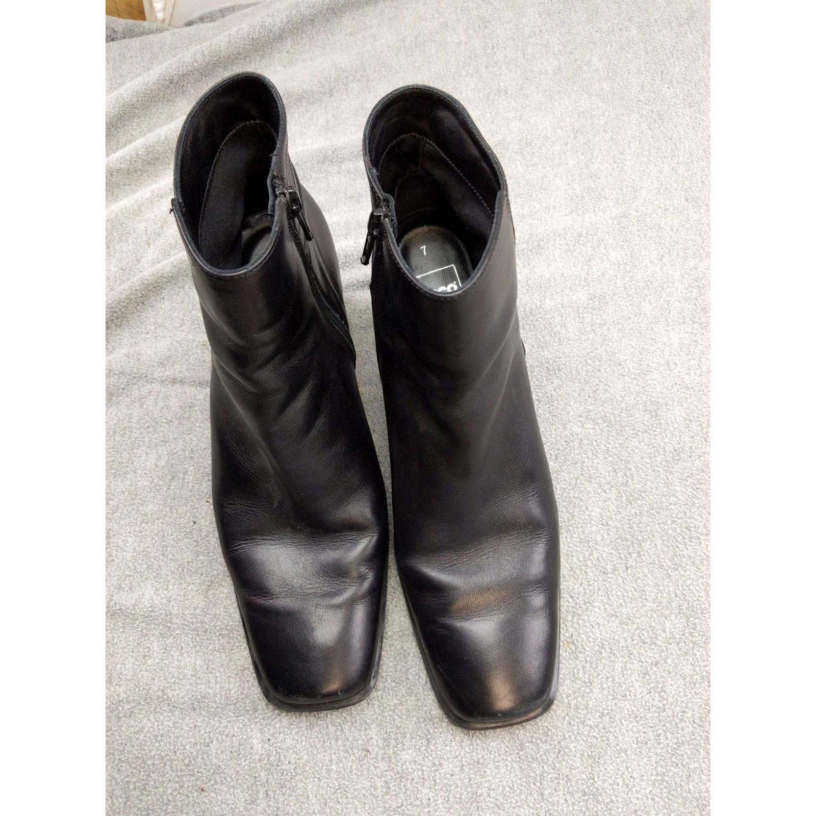Ecco ECCO Boots Womens Size 7 38 Black Leather Ankle Zip Block Heel Booties Size US 7 / IT 37 - 4 Thumbnail