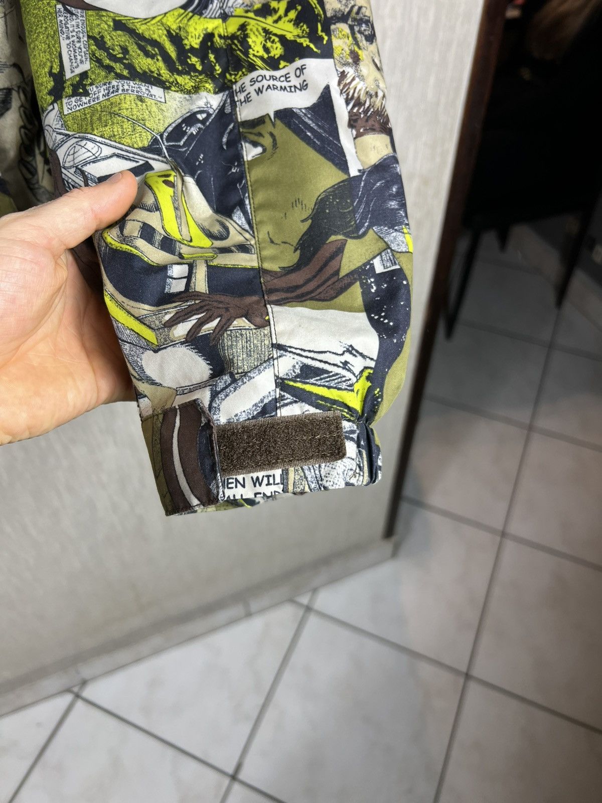 Burton Vintage Burton full print comics ski jacket snow gorpcore Size US M / EU 48-50 / 2 - 12 Thumbnail