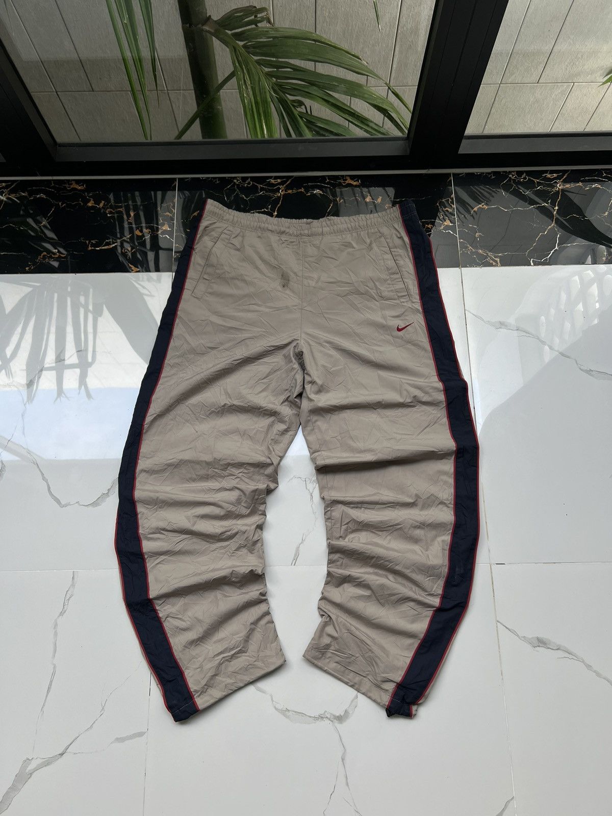 Nike × Vintage 90's NIKE RED SWOOSH BAGGY Y2K TRACK PANTS Size US 34 / EU 50 - 1 Thumbnail