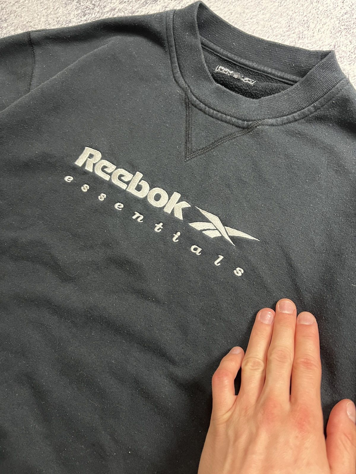 Reebok × Vintage Vintage Reebok Essentials Sweatshirt Embroidered Logo Boxy Size US S / EU 44-46 / 1 - 8 Thumbnail