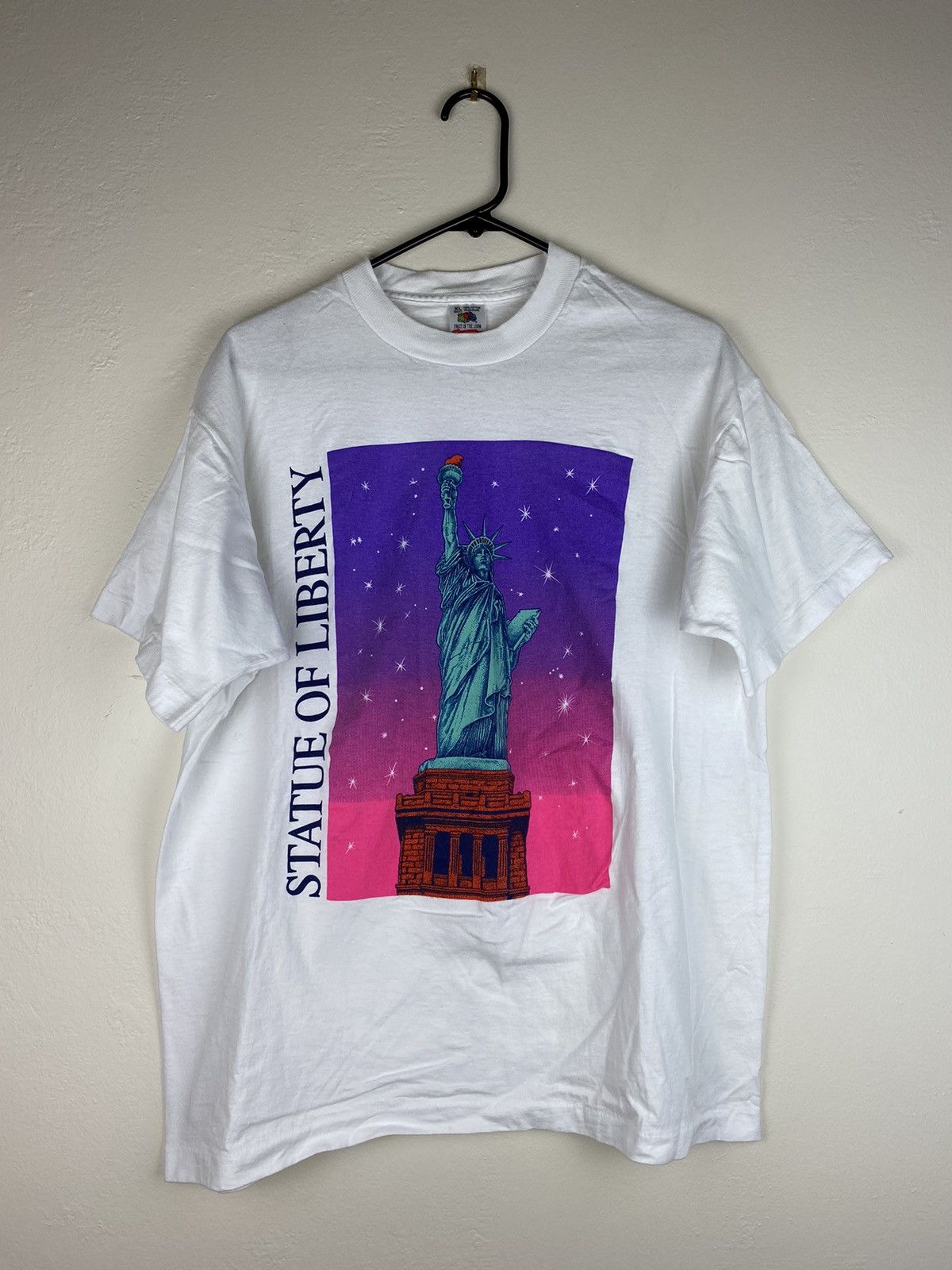 Vintage Vintage Single Stitch White NYC Statue Of Liberty T shirt Size US XL / EU 56 / 4 - 1 Thumbnail
