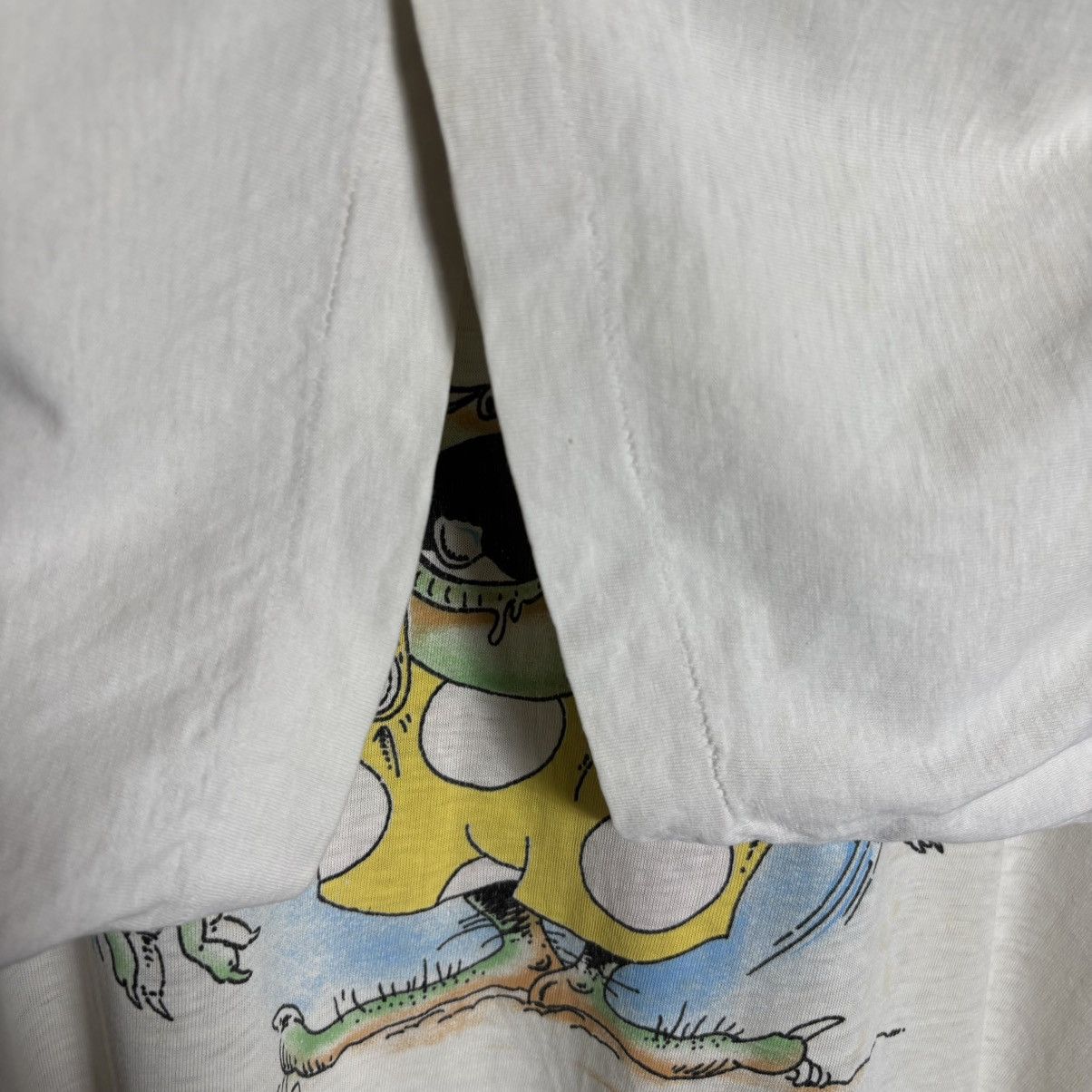 Vintage Vintage 90s ET TOI NON PLOU Parody Monster Graphic T-Shirt Size US XL / EU 56 / 4 - 3 Thumbnail