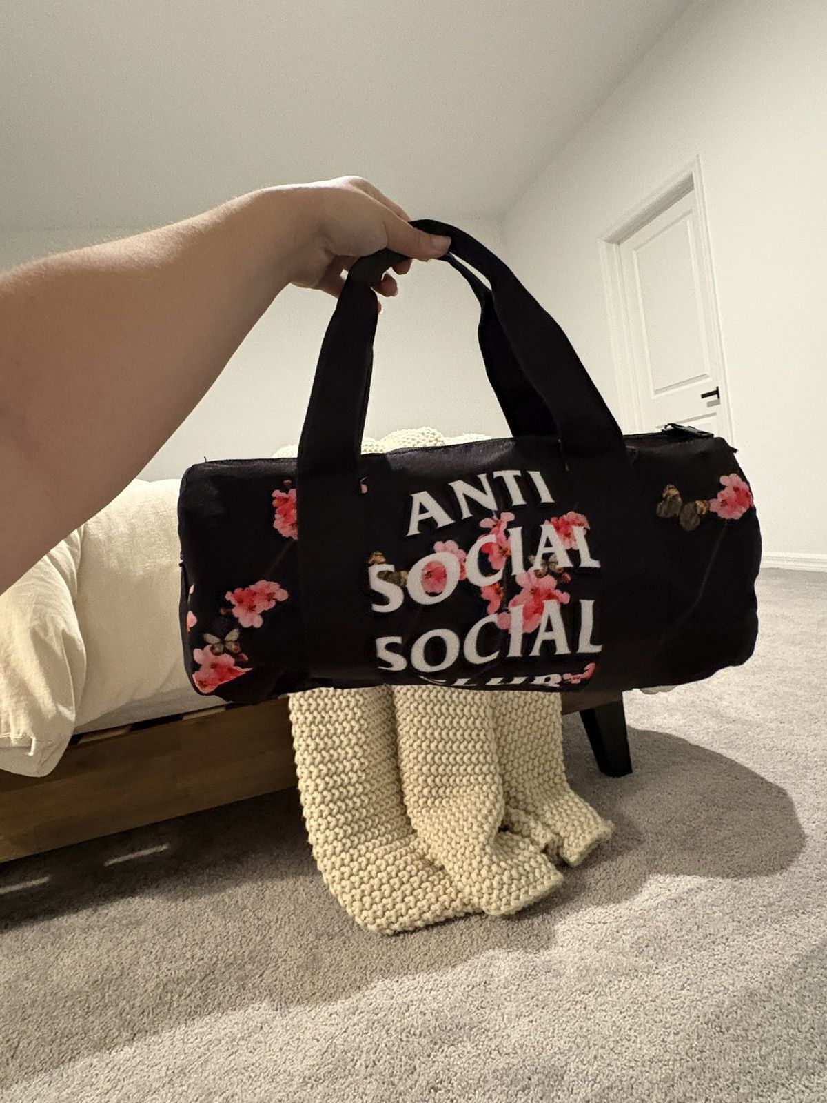 Anti Social Social Club Anti Social club kkotch side duffel bag Black cherry blossom Size ONE SIZE - 10 Thumbnail