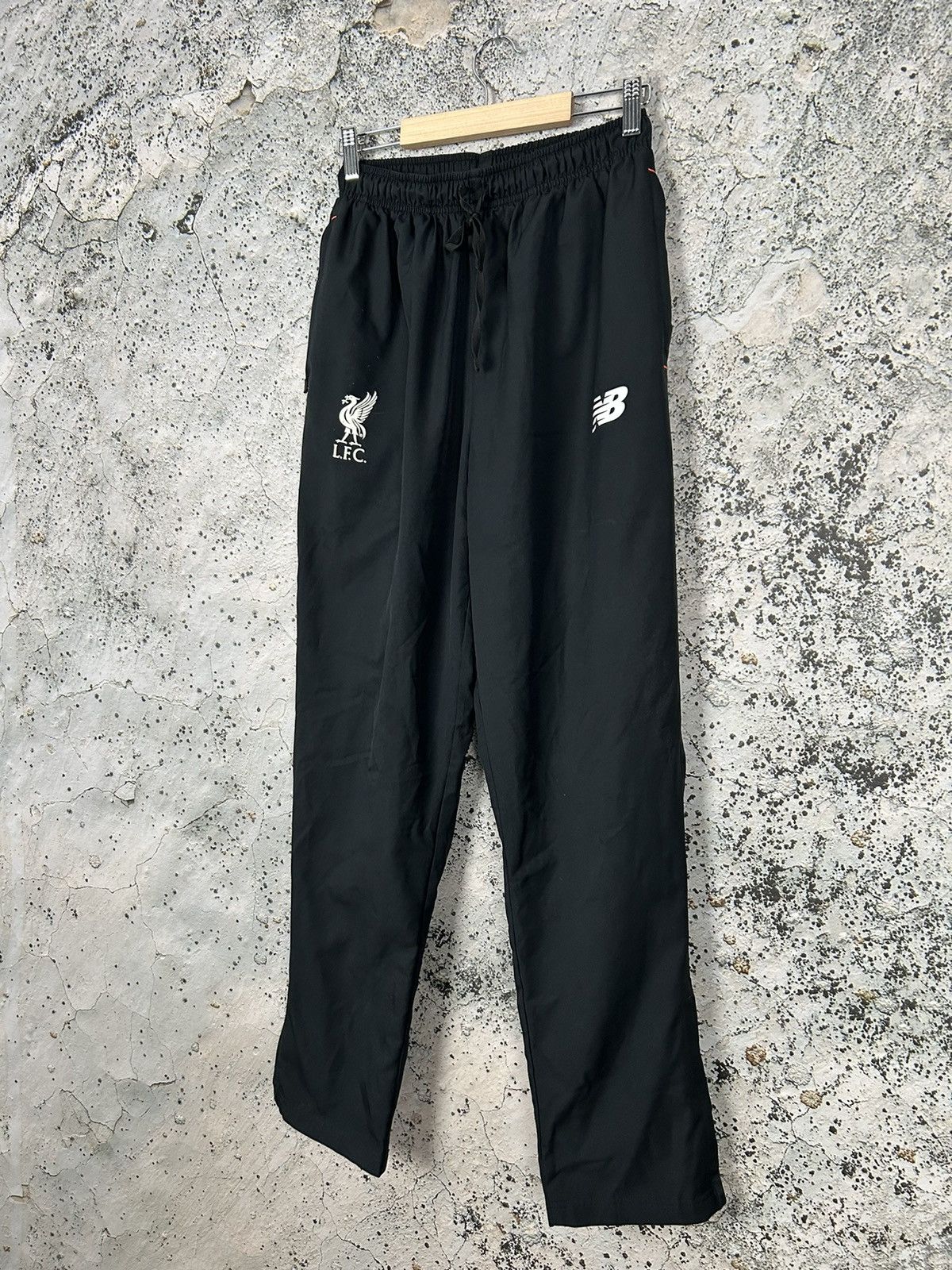 New Balance Liverpool FC Soccer Football Sweatpants Hype Sportswear Size US 32 / EU 48 - 2 Thumbnail