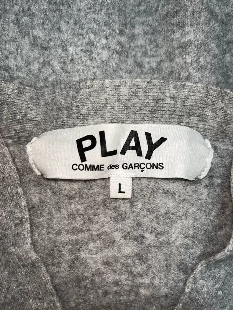 Comme des Garcons Comme des Garcons Wool Cardigan, Grey Heart Design Size L / US 10 / IT 46 - 4 Thumbnail
