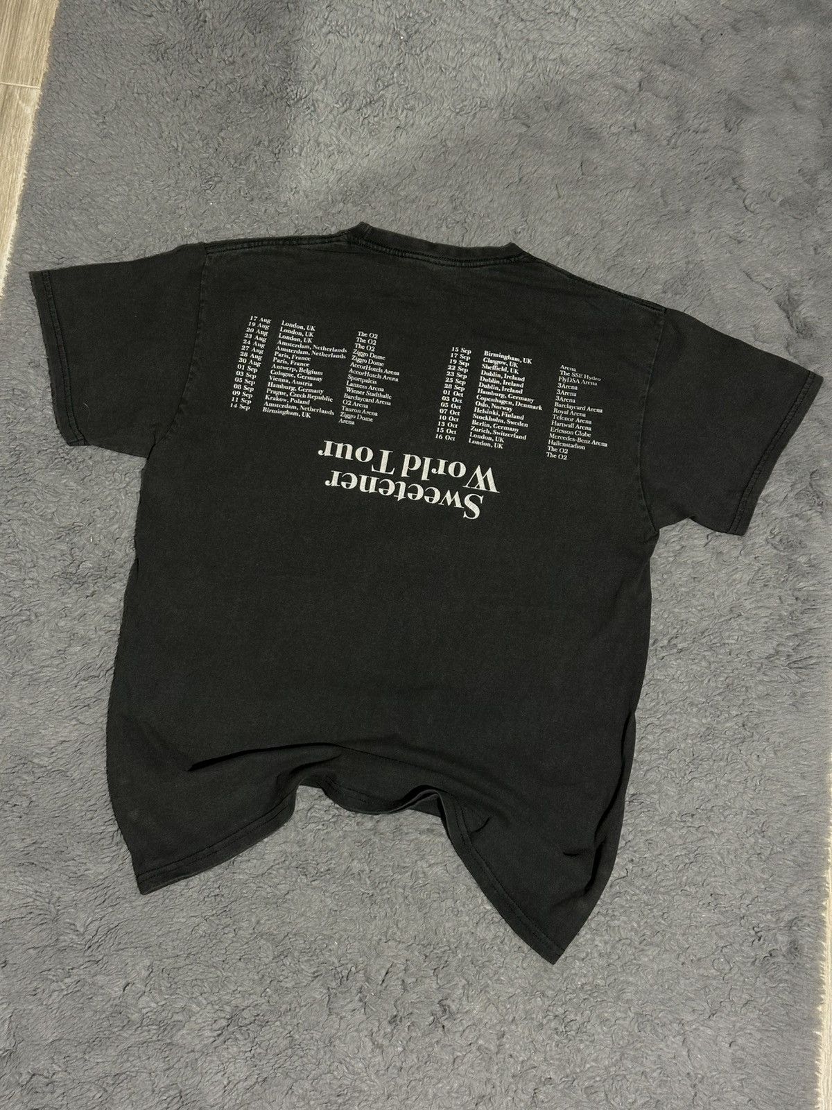 Band Tees Ariana Grande "Sweetener World Tour" Merch T-Shirt Size US M / EU 48-50 / 2 - 6 Thumbnail